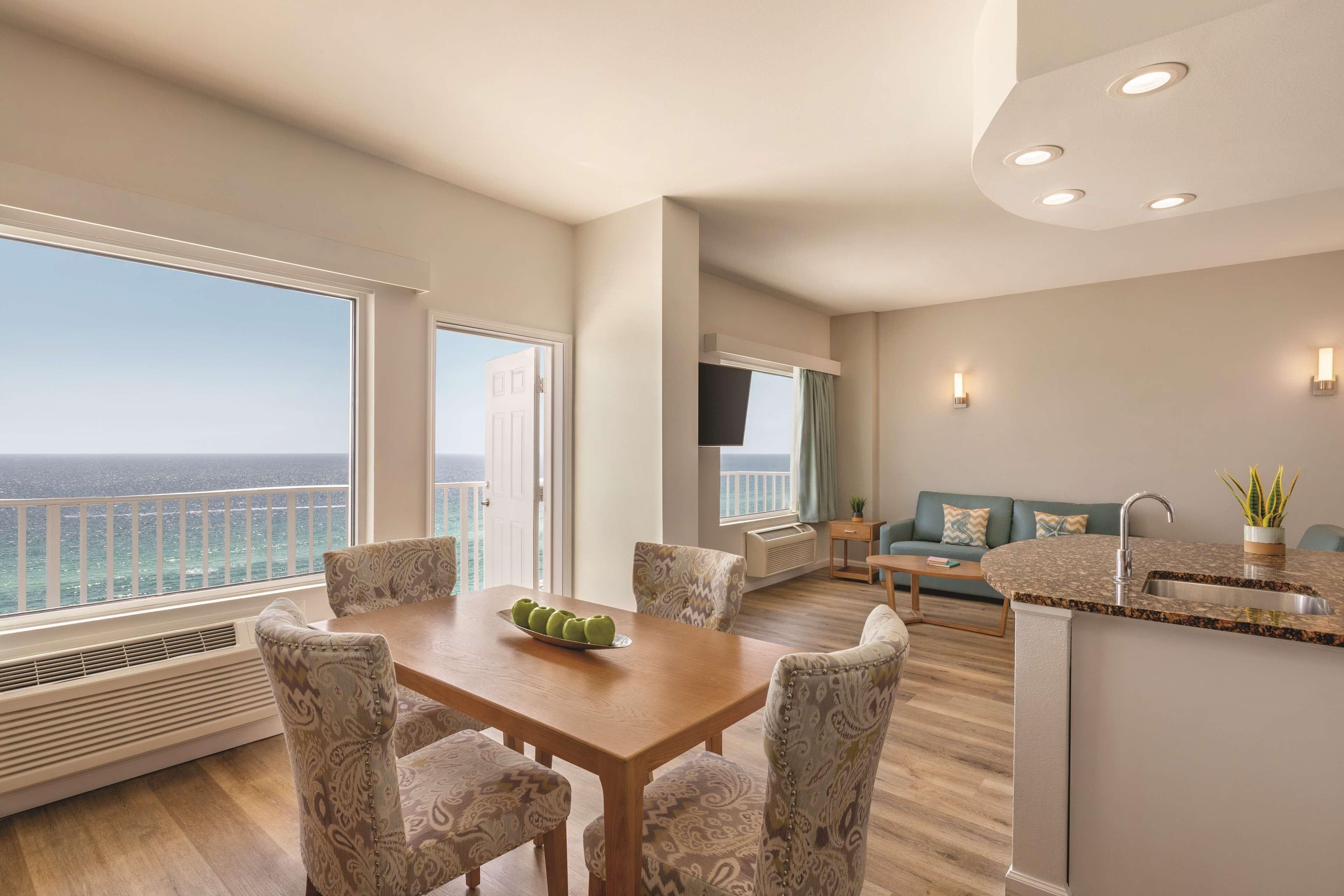 Radisson Beachfront Hotel - Panama City Beach — 17