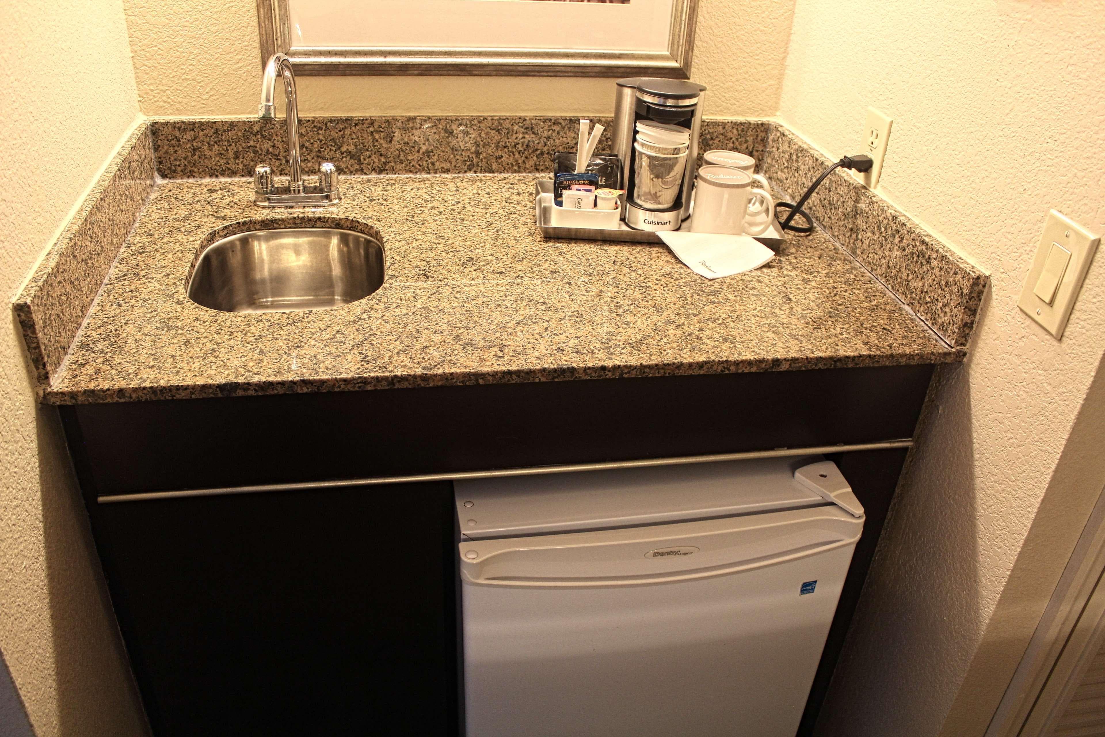 Radisson Suite Hotel Oceanfront - Image 3