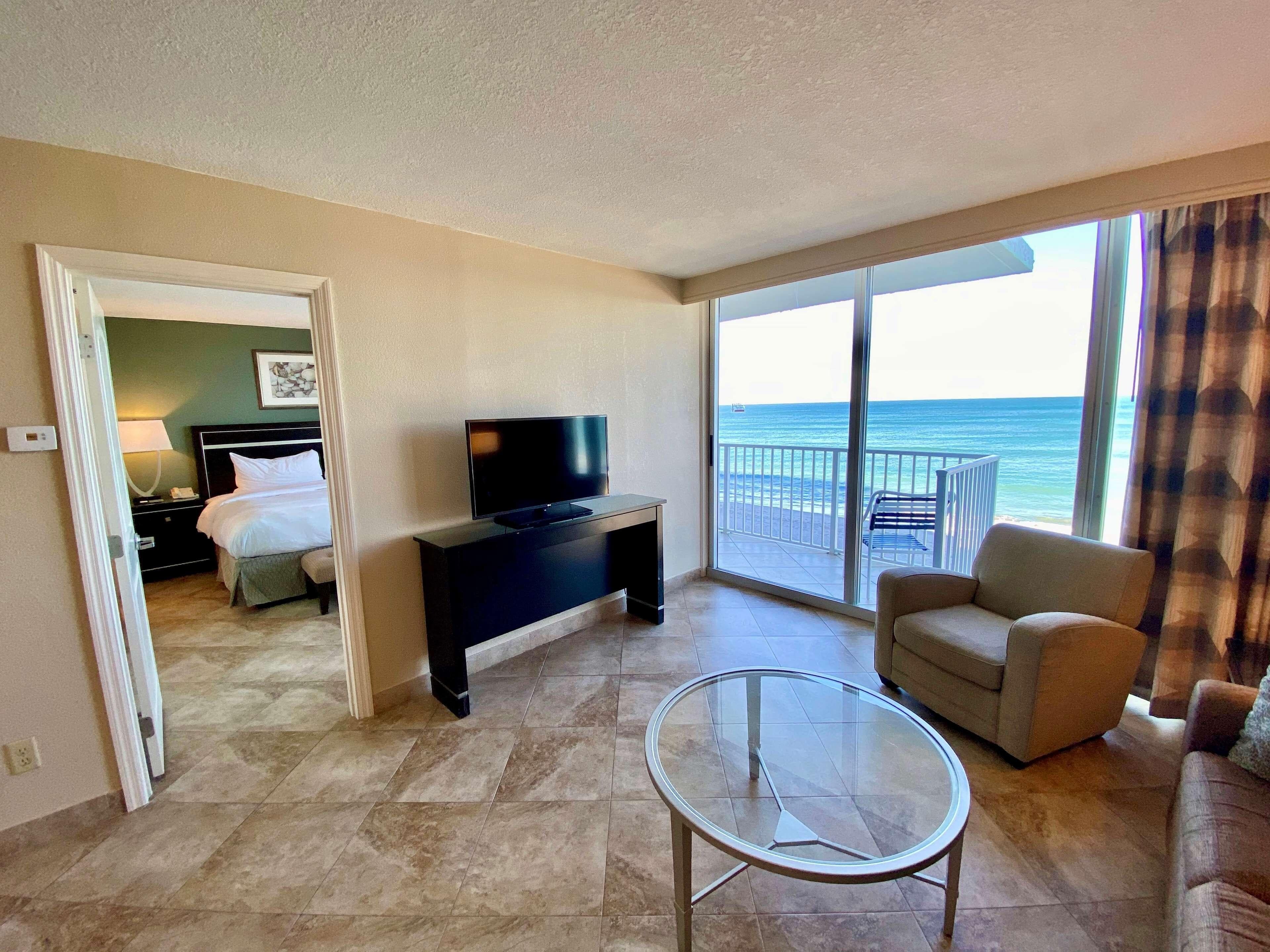 Radisson Suite Hotel Oceanfront — 11