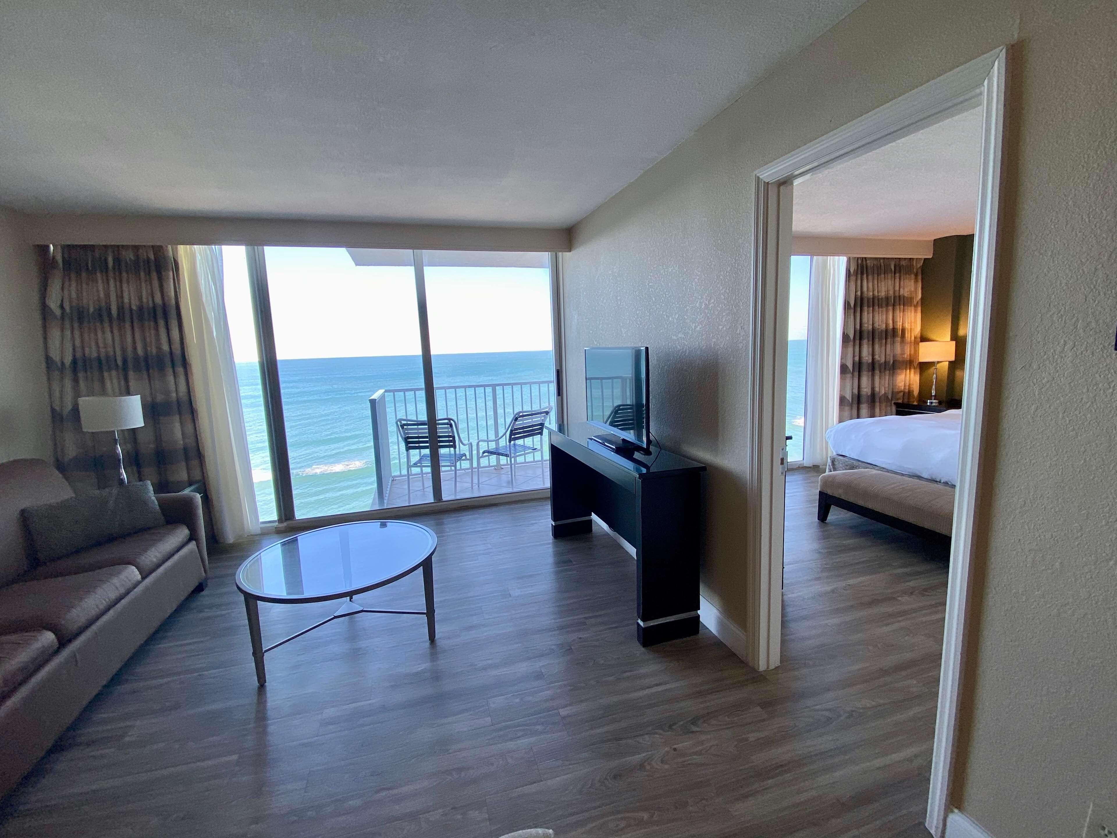 Radisson Suite Hotel Oceanfront - Image 5