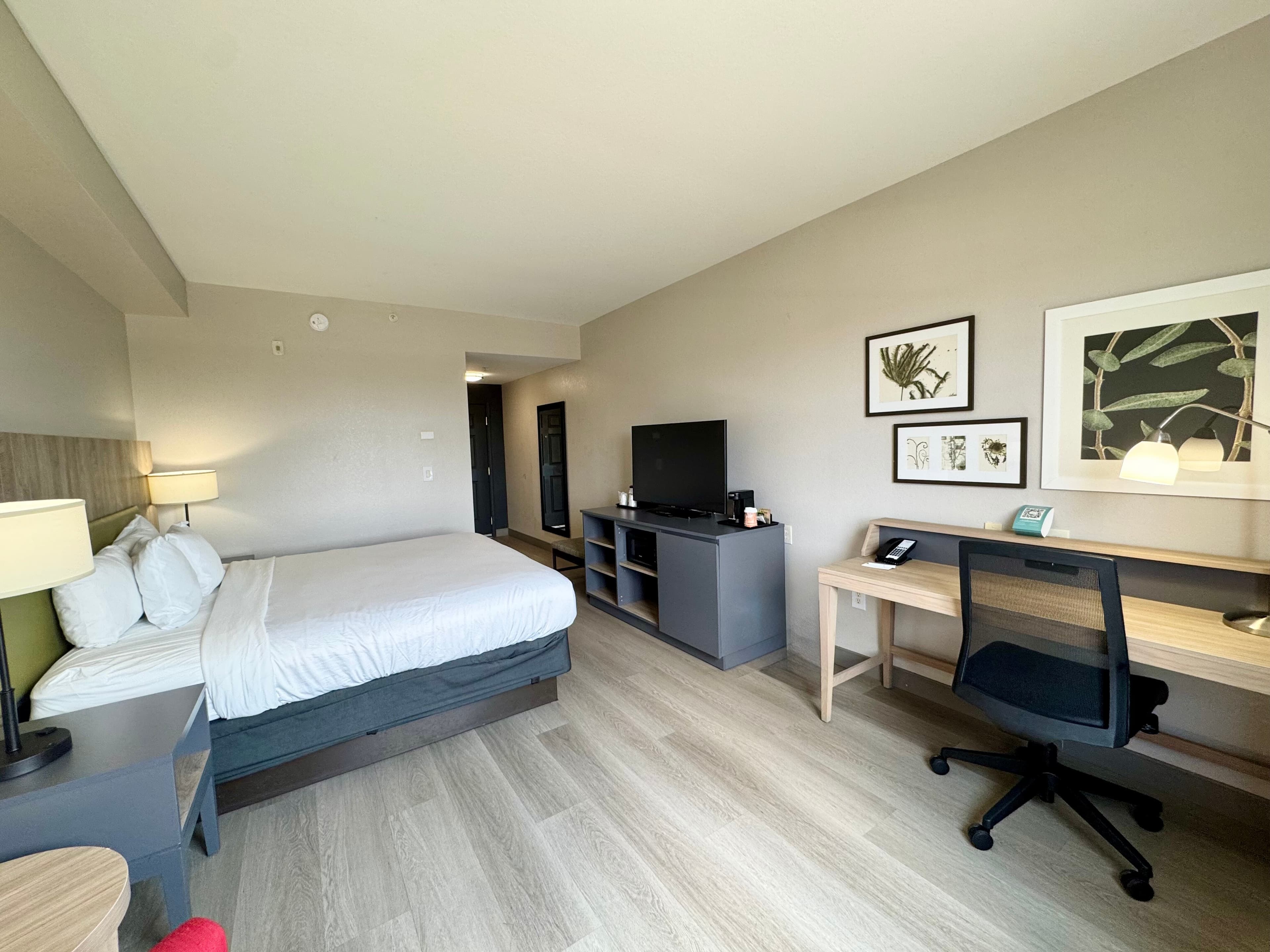 Country Inn & Suites by Radisson, Port Charlotte, FL - Image 2