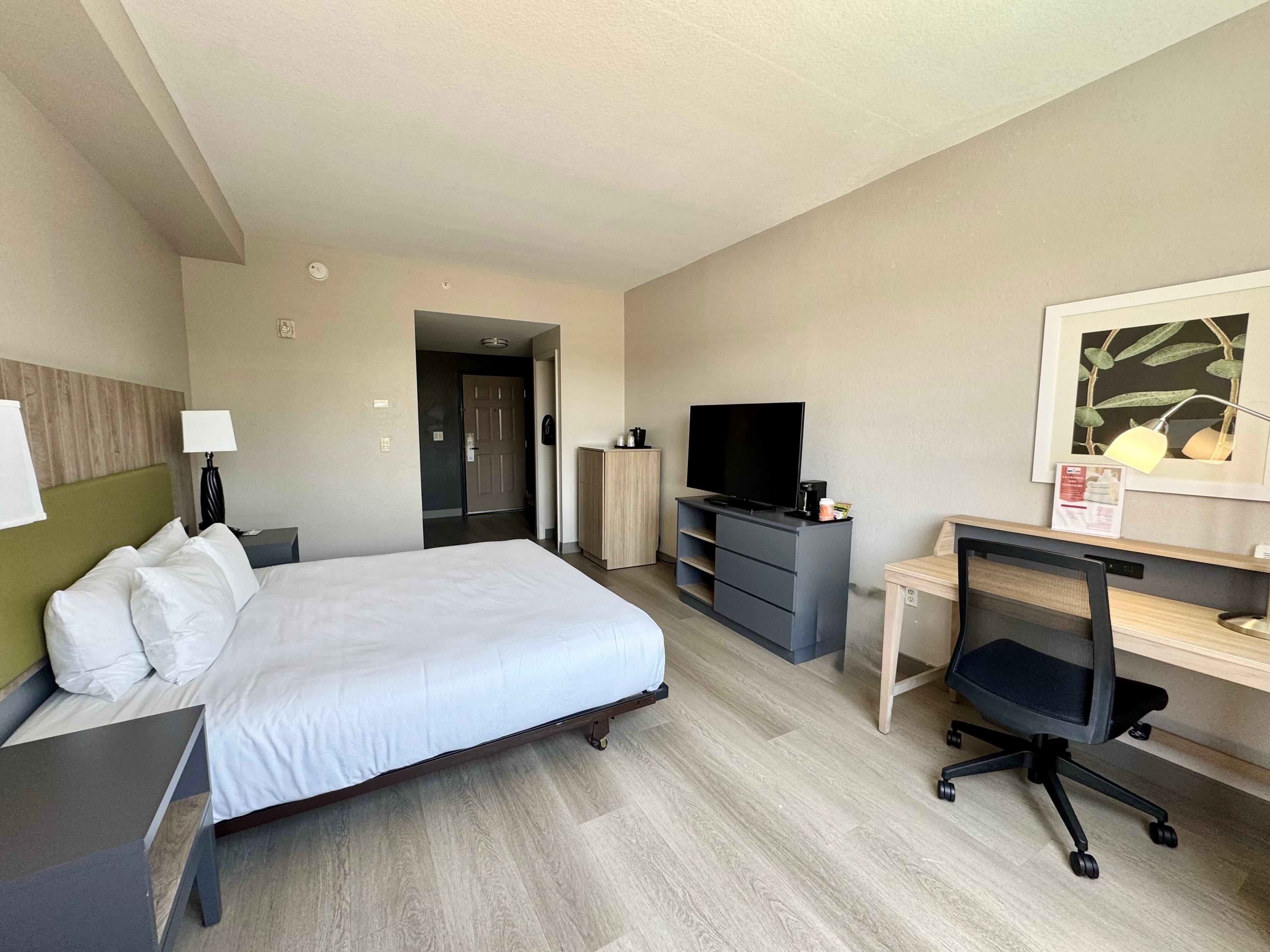 Country Inn & Suites by Radisson, Port Charlotte, FL - Image 5