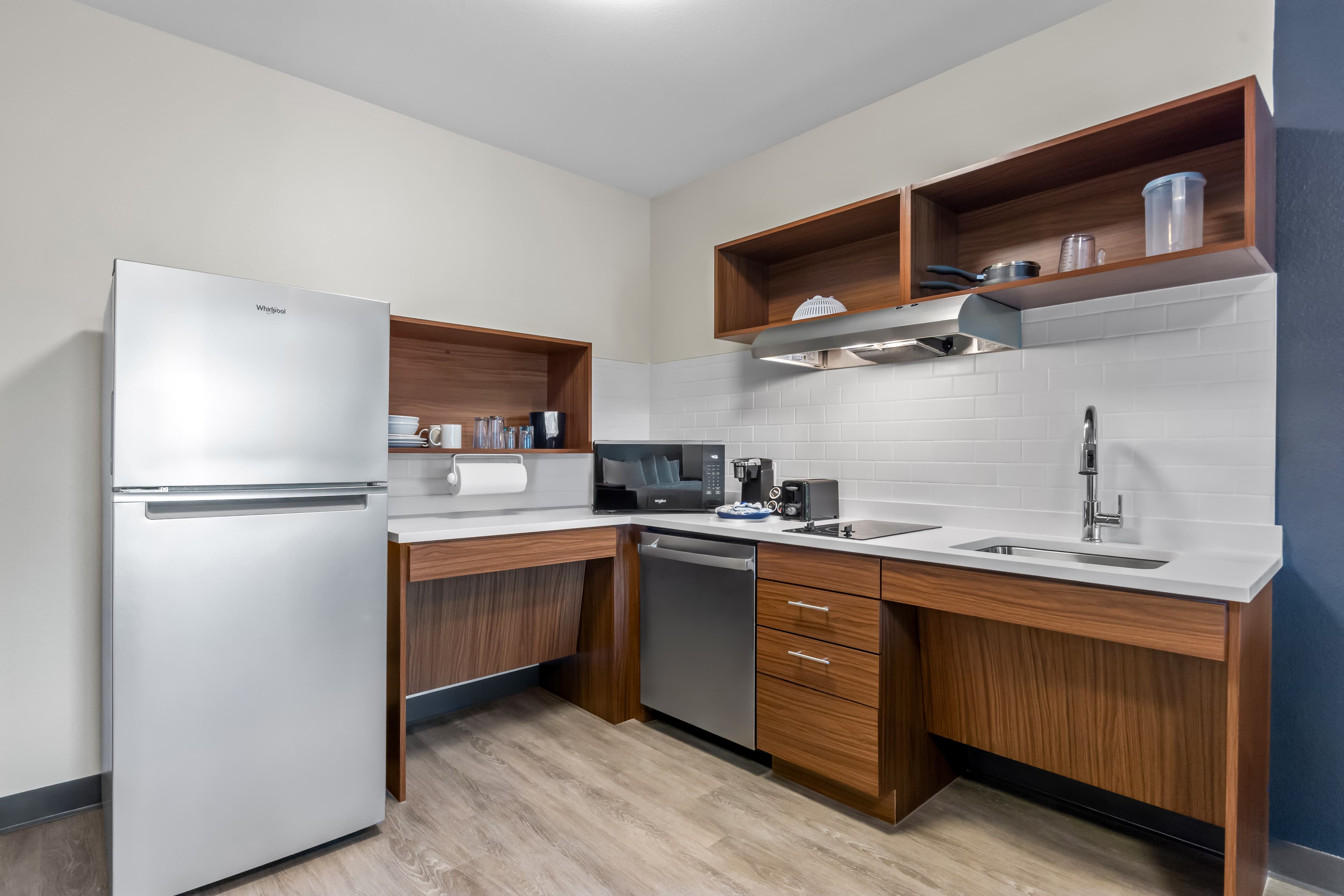 Everhome Suites Panama City Beach - Image 2