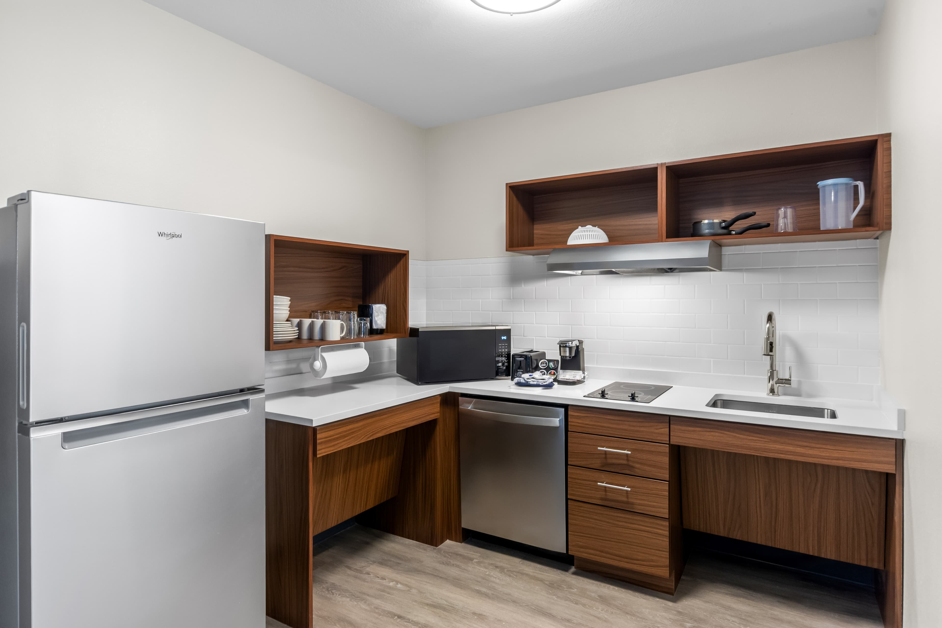 2 Queen Beds, Wheelchair Accessible, Full Kitchen - Image 2