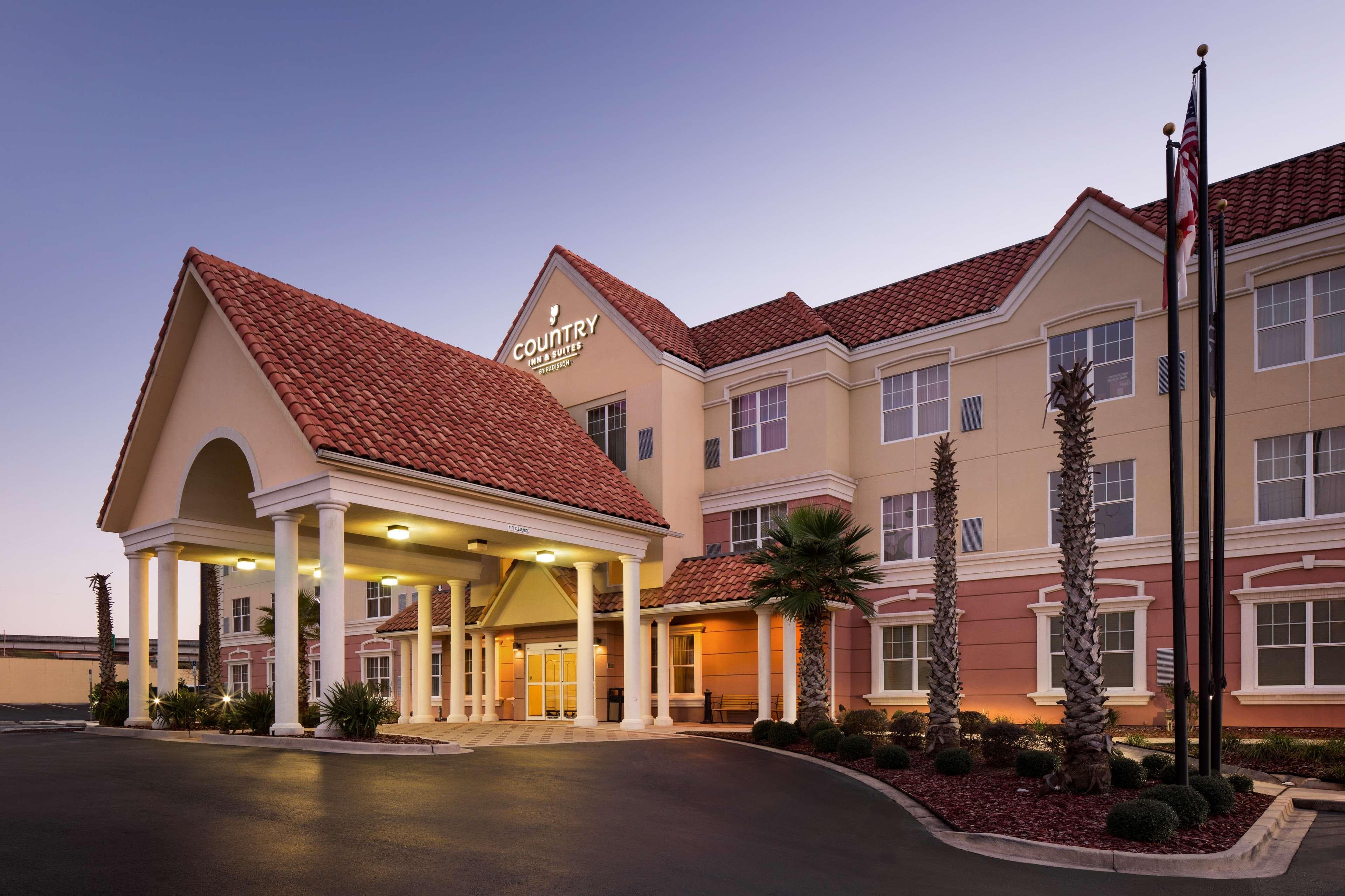 Country Inn & Suites by Radisson, Crestview, FL - Image 1