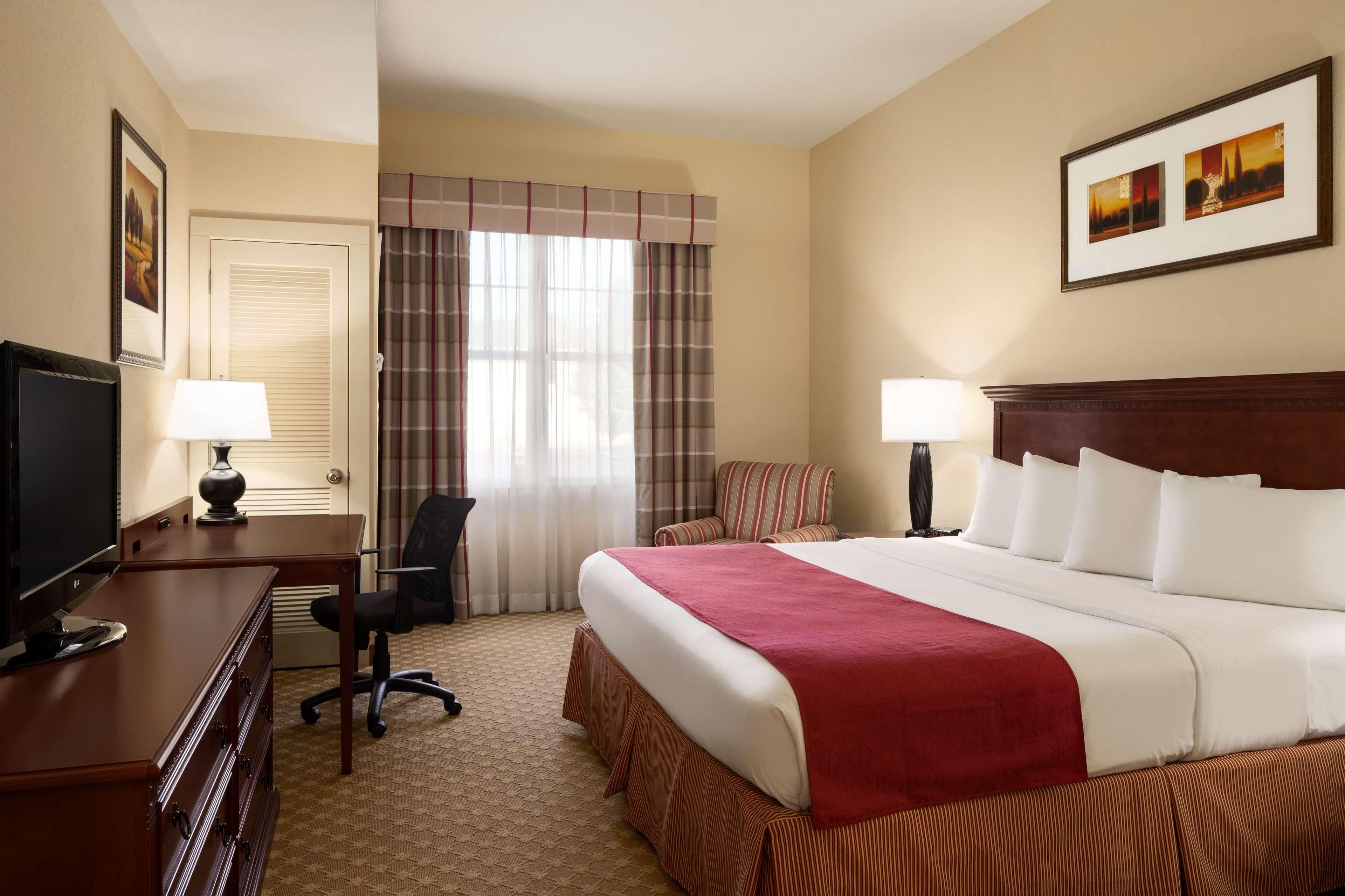 Country Inn & Suites by Radisson, Crestview, FL - Image 2