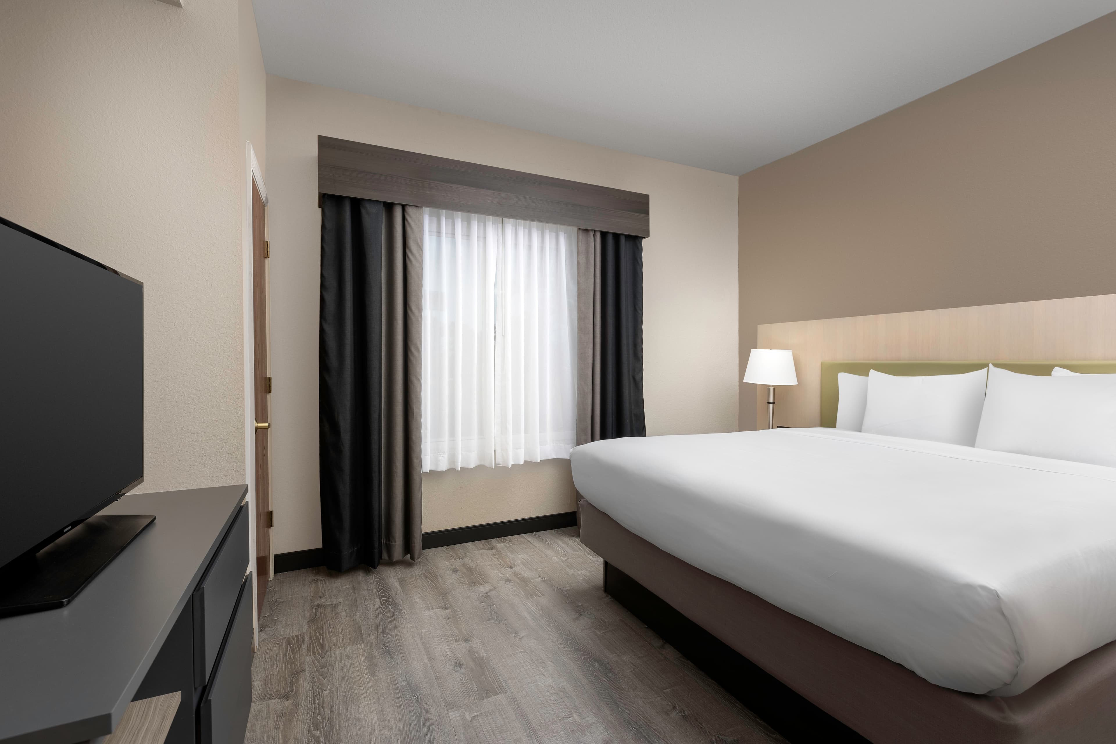Country Inn & Suites by Radisson, Gainesville, FL - Image 5