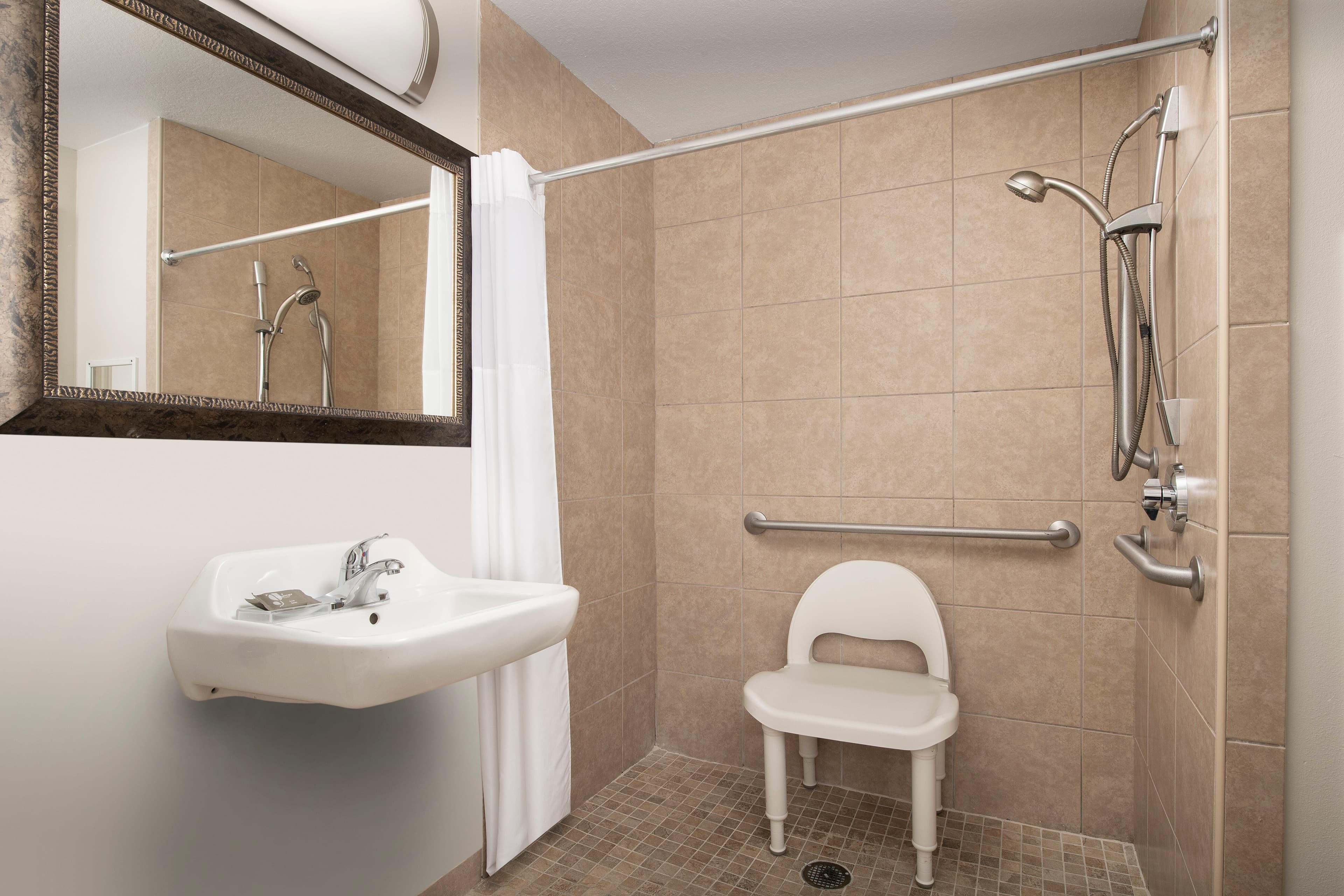 Country Inn & Suites by Radisson, Gainesville, FL — 17