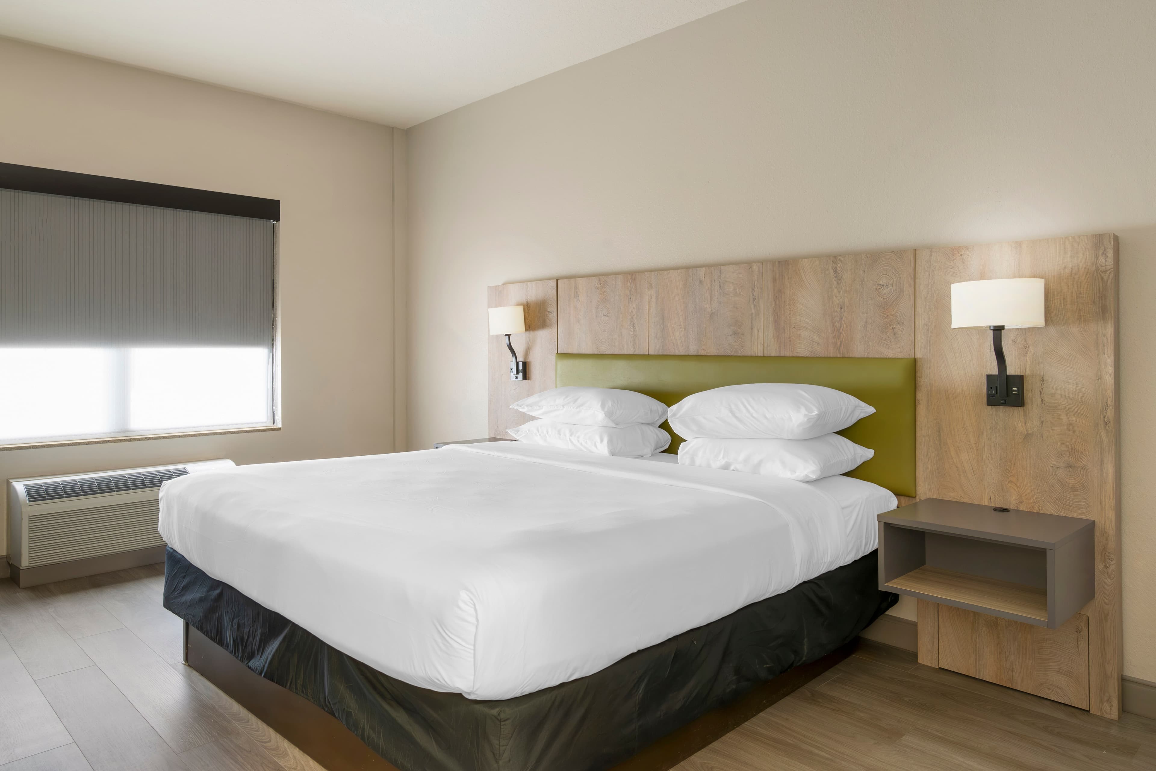 Country Inn & Suites by Radisson, Tampa Airport North, FL - Image 2