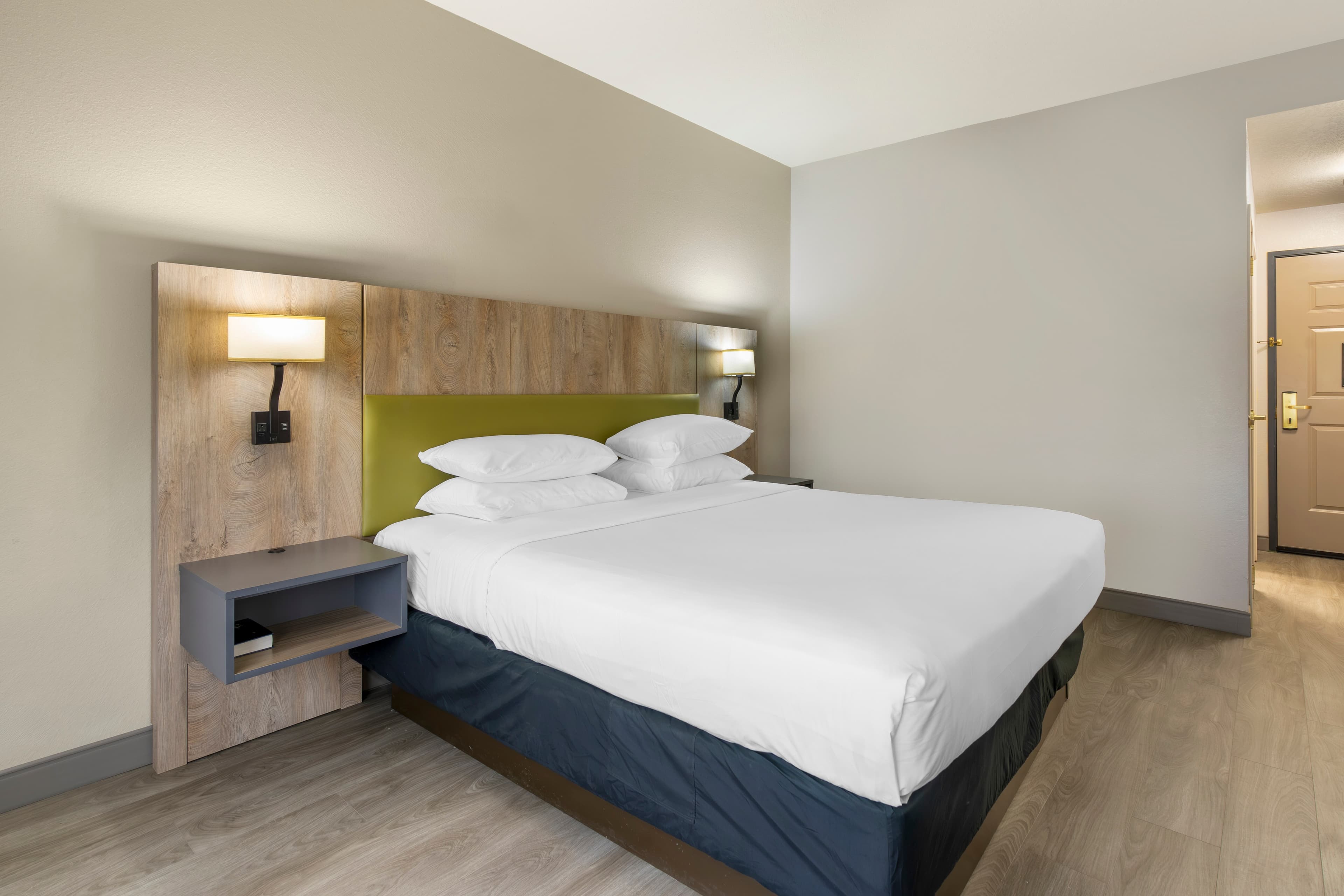 Country Inn & Suites by Radisson, Tampa Airport North, FL - Image 3