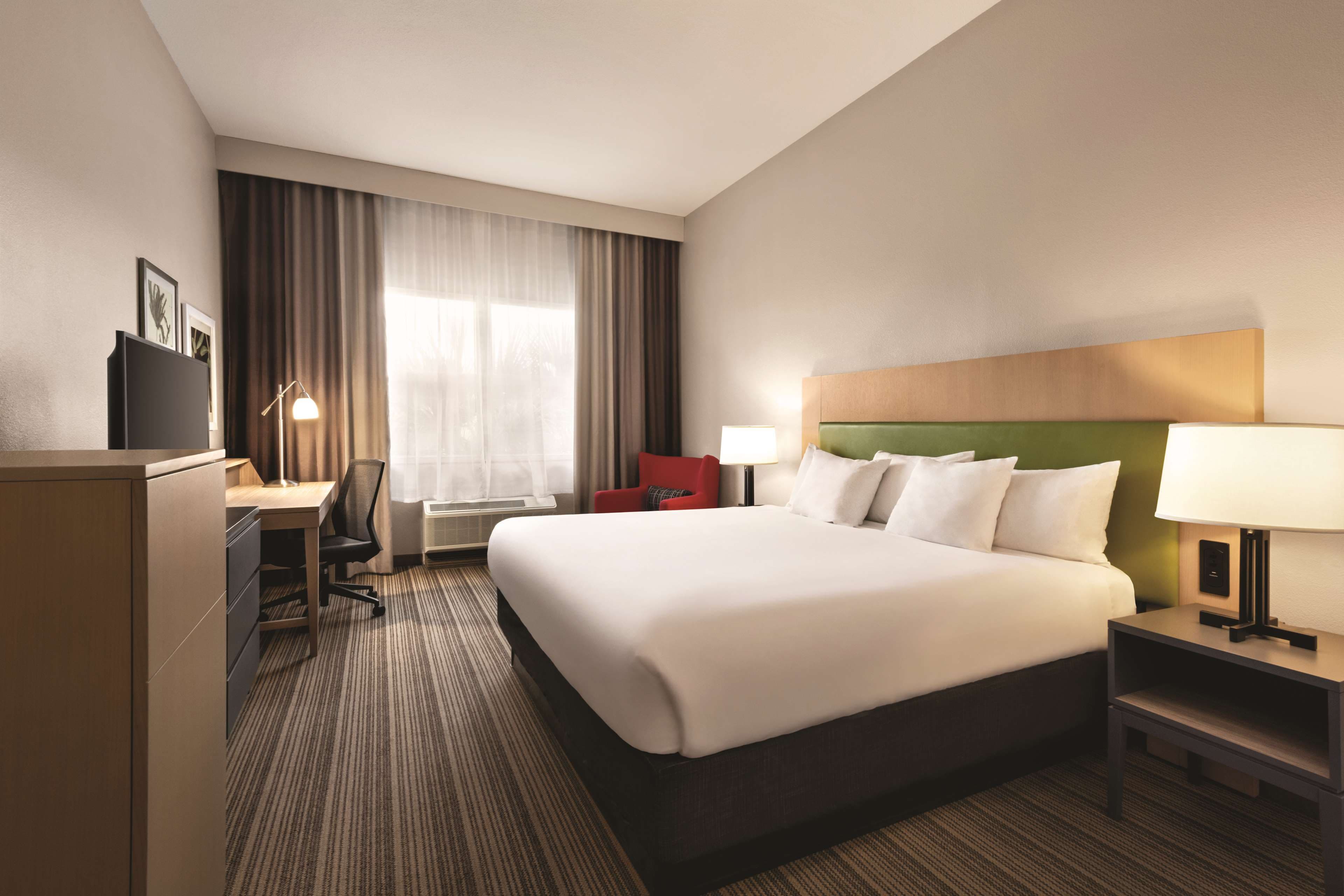 Country Inn & Suites by Radisson, Bradenton-Lakewood Ranch, FL - Image 2