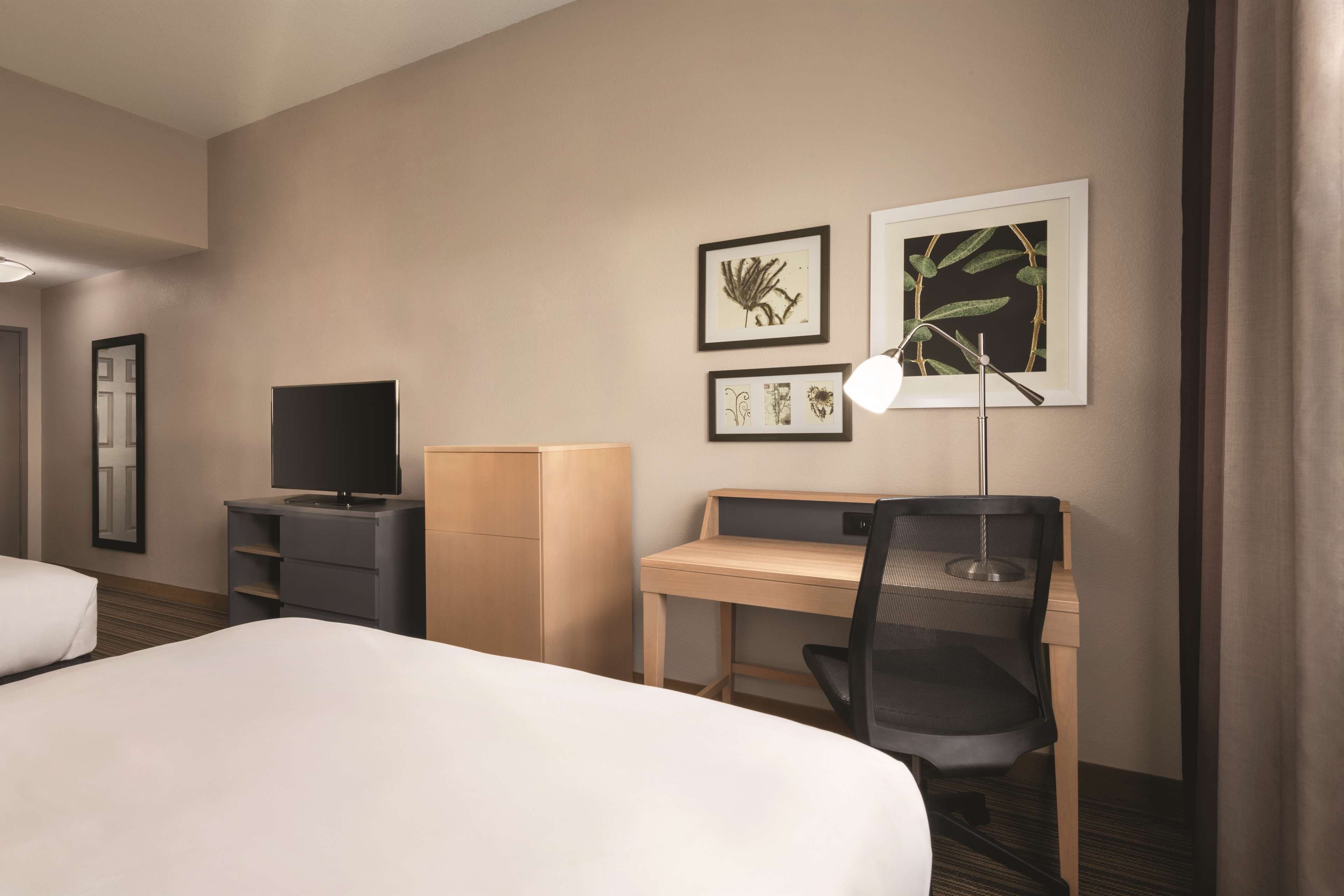 Country Inn & Suites by Radisson, Bradenton-Lakewood Ranch, FL — 8