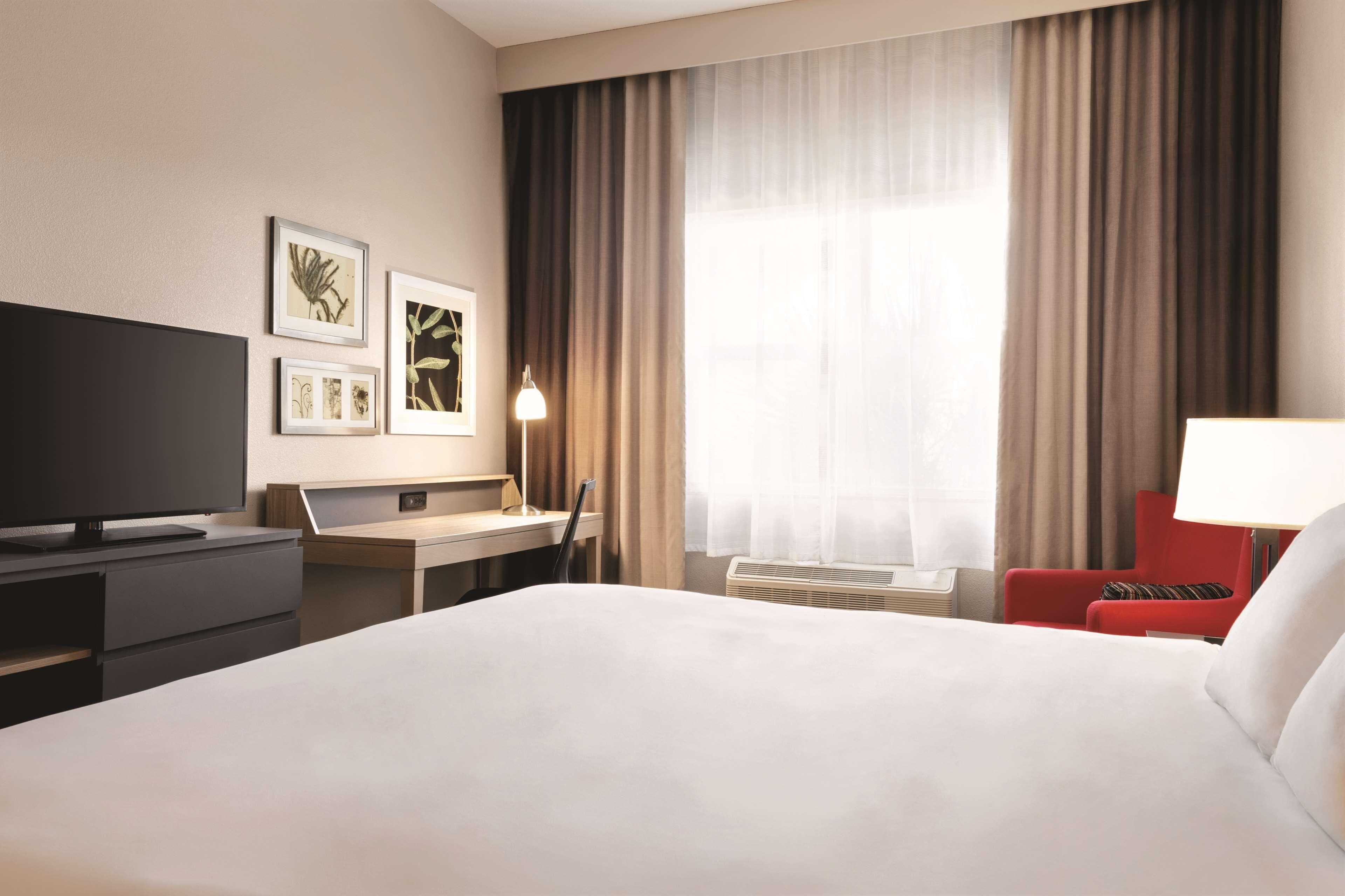 Country Inn & Suites by Radisson, Bradenton-Lakewood Ranch, FL - Image 3