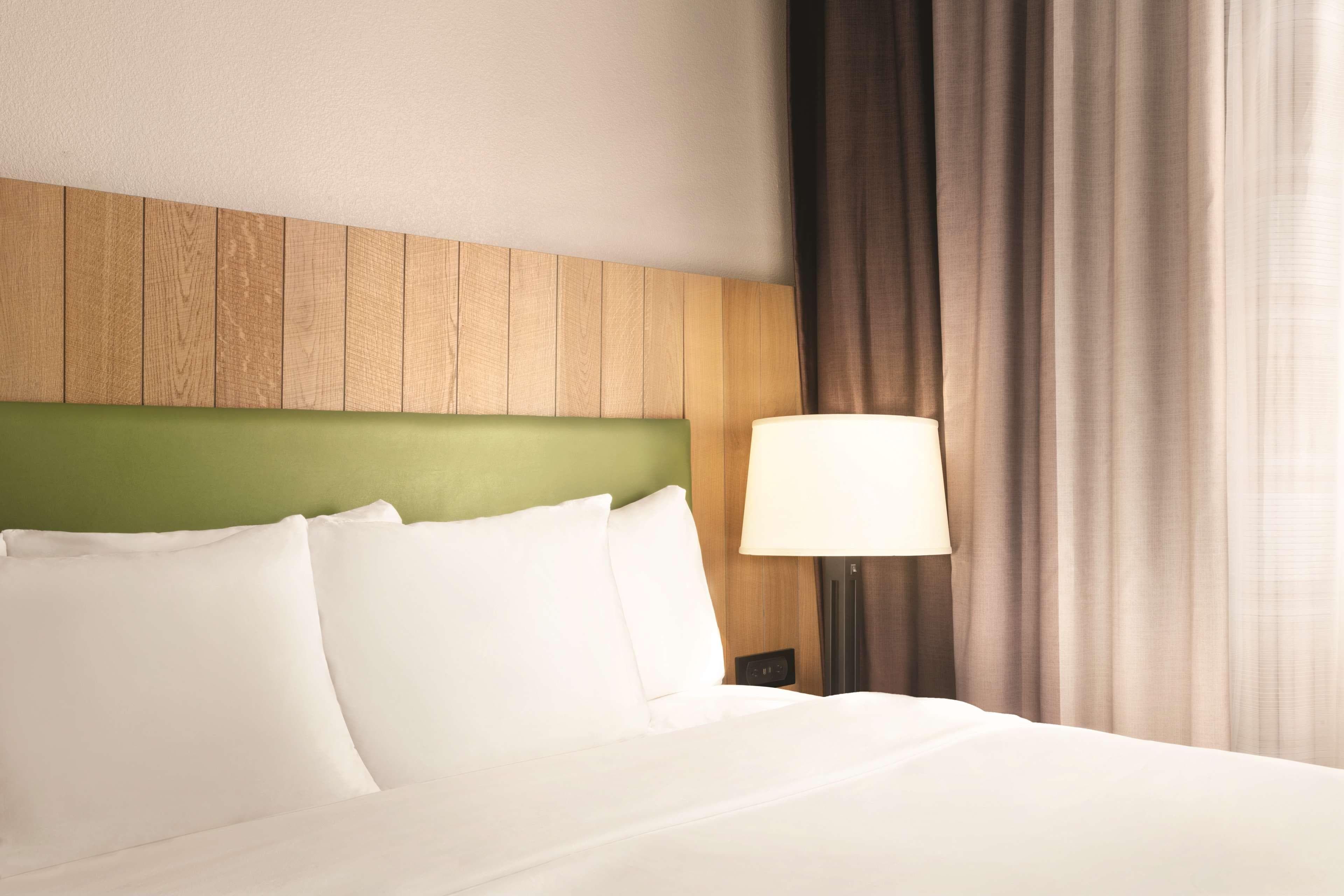 Country Inn & Suites by Radisson, Bradenton-Lakewood Ranch, FL — 7