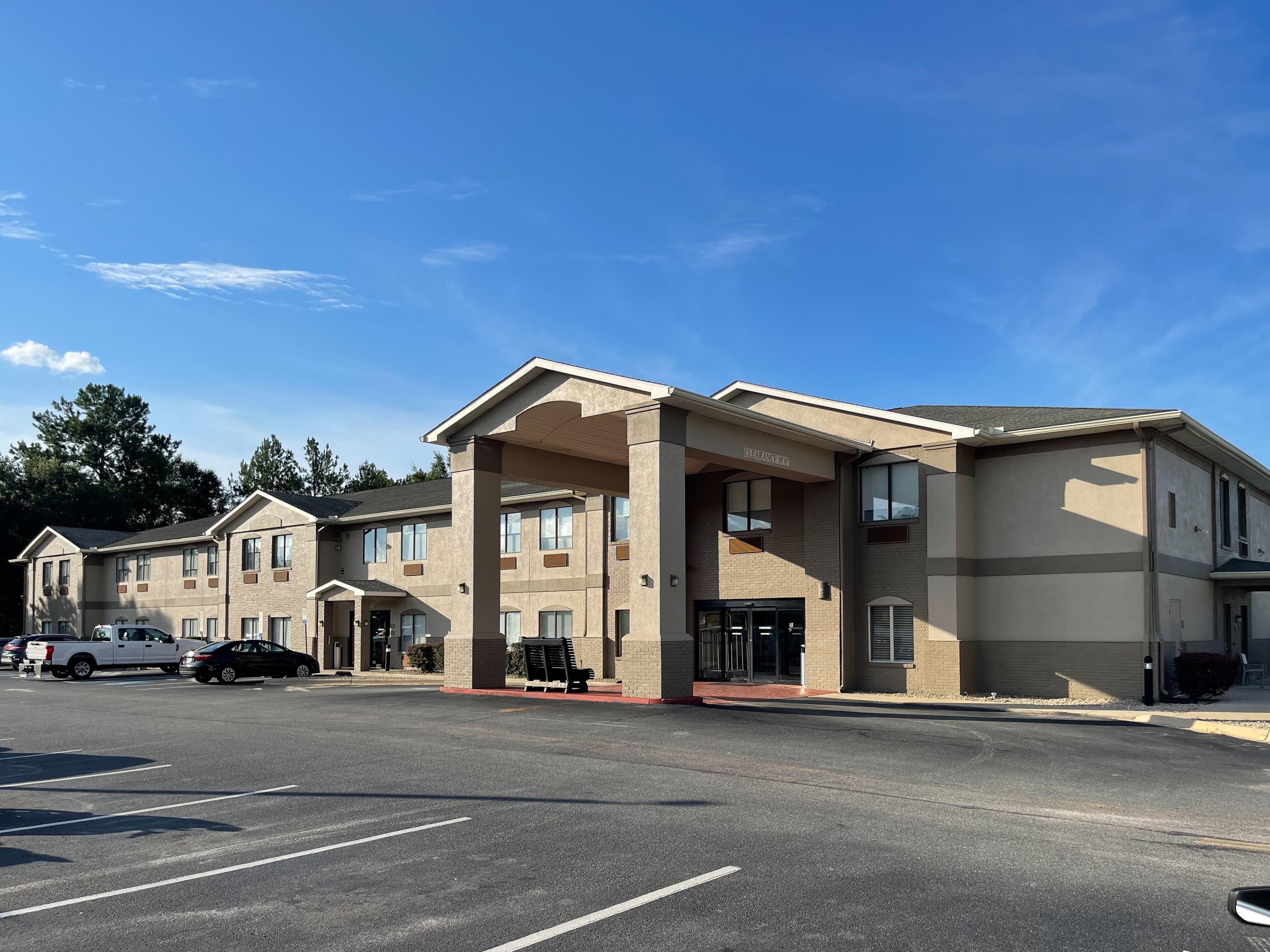 Country Inn & Suites by Radisson, Midway - Tallahassee West - Image 1