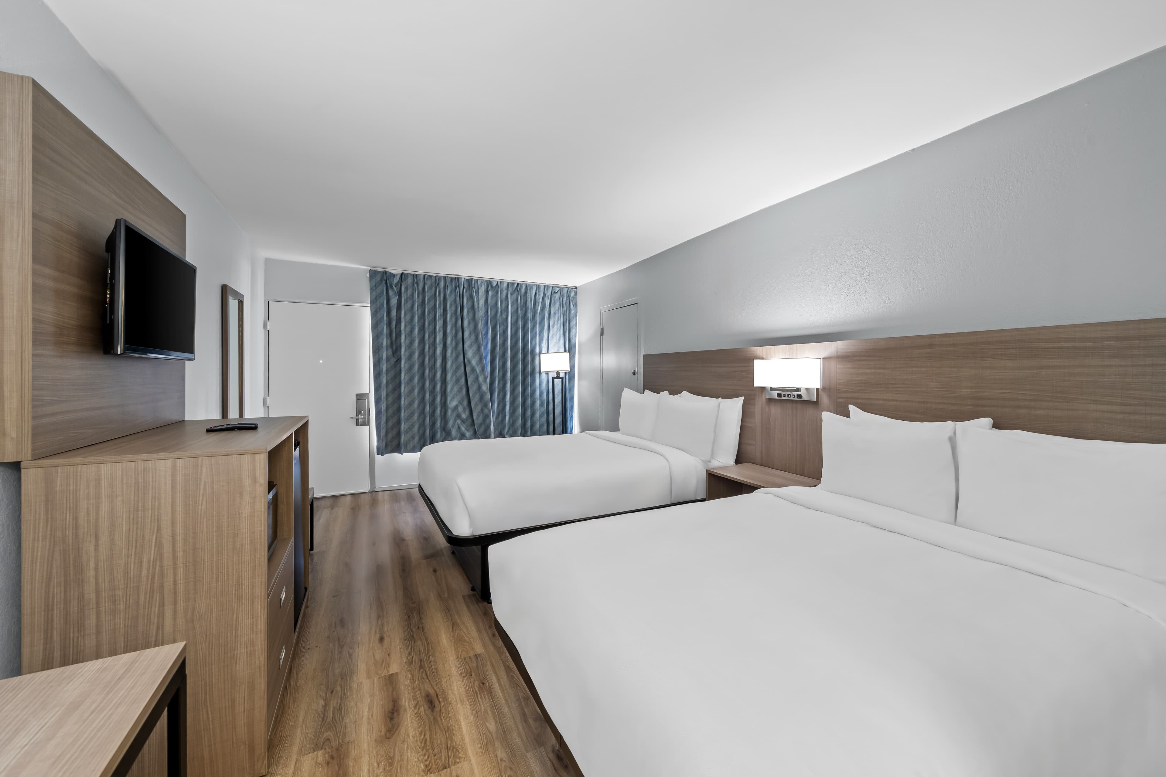 Econo Lodge Daytona Beach - Speedway - Image 4