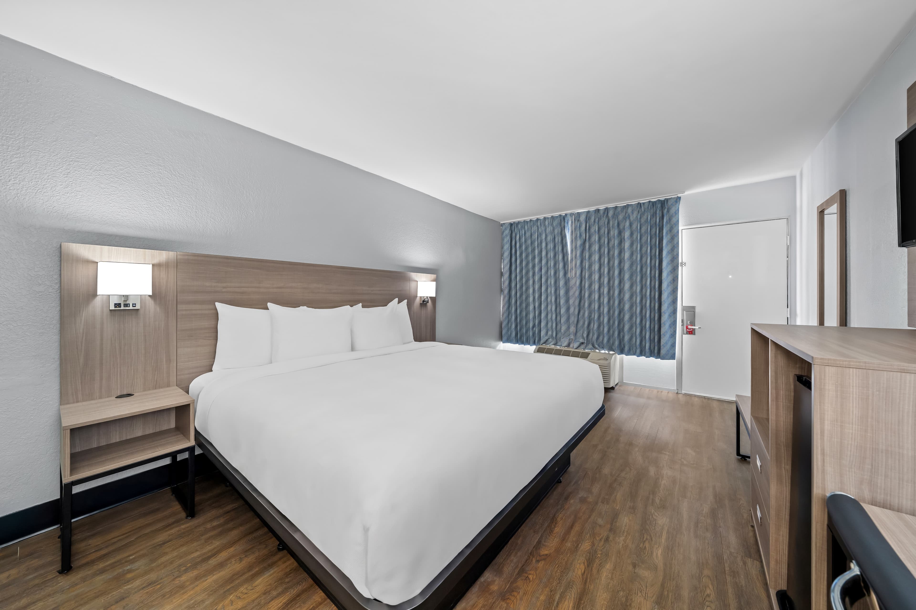 Econo Lodge Daytona Beach - Speedway - Image 1