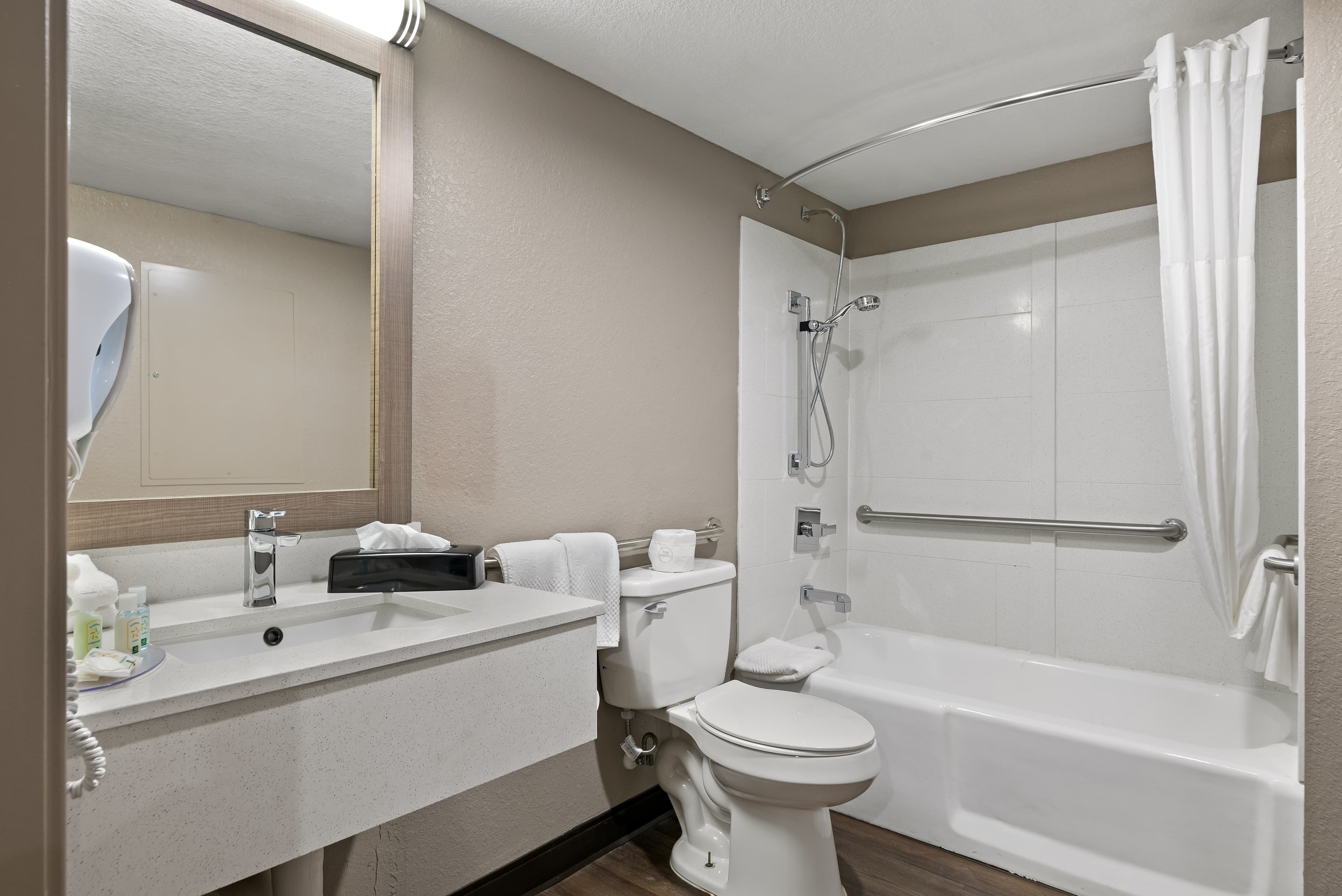 Quality Suites Wildwood - The Villages — 40