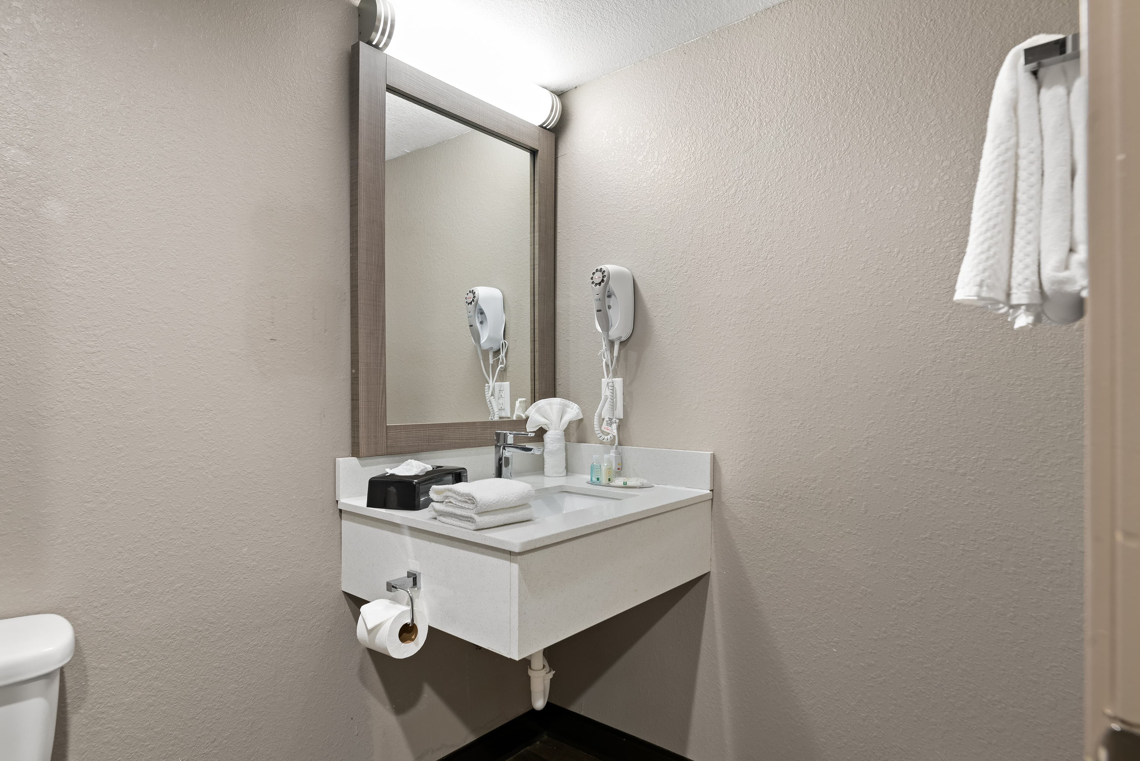 Quality Suites Wildwood - The Villages — 9