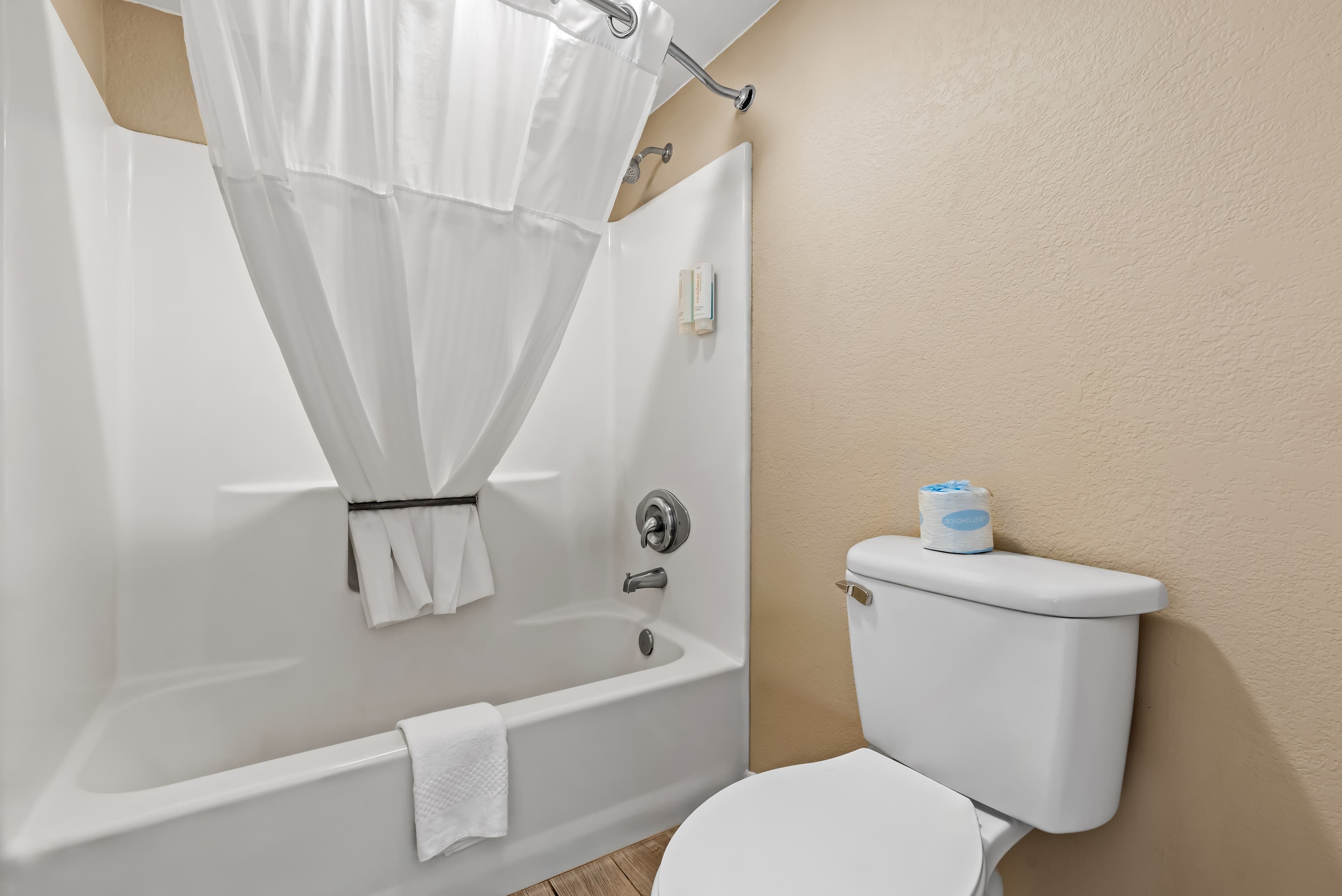 Econo Lodge Jennings — 10