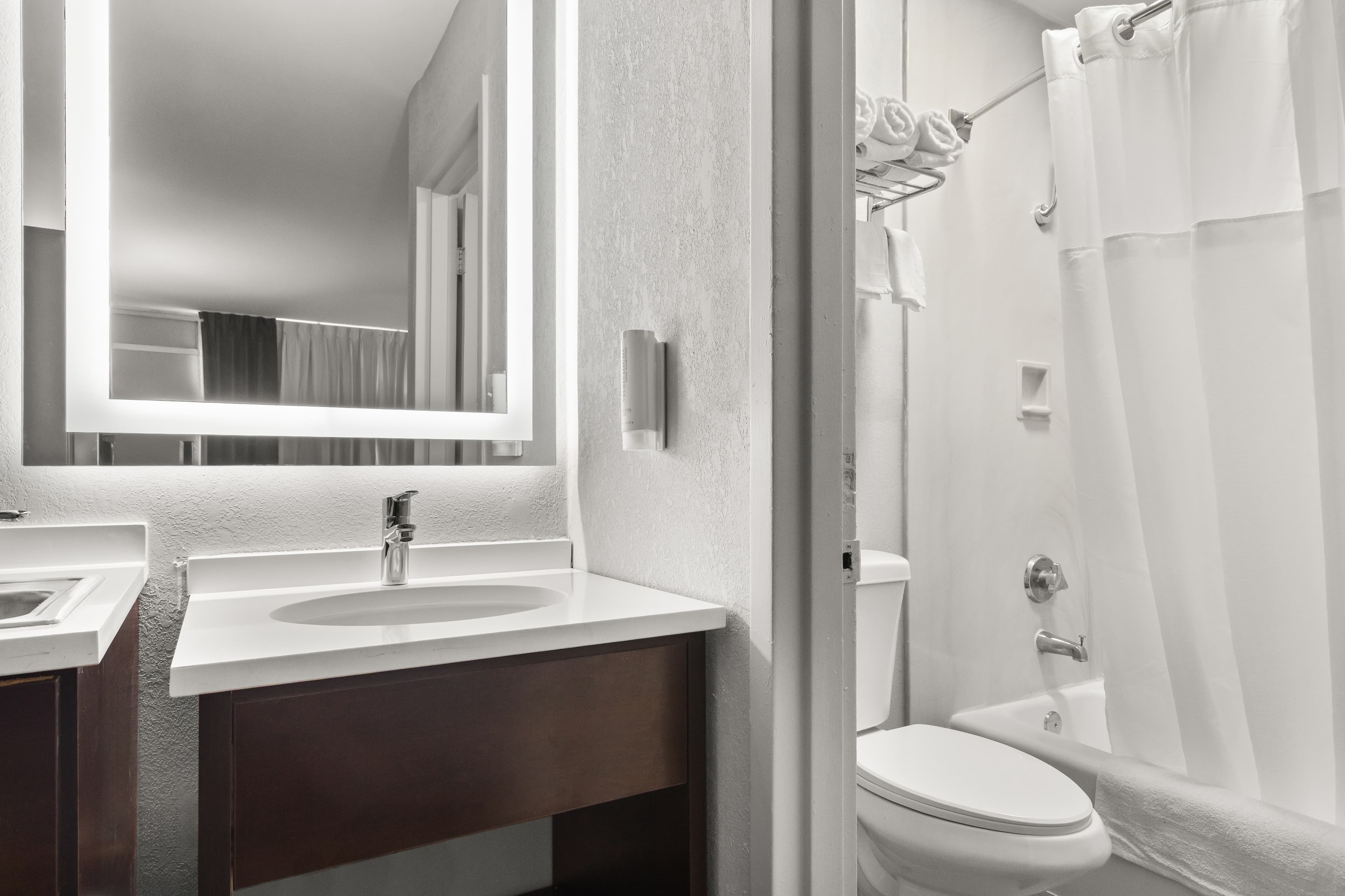 Suburban Studios Orange Park - Jacksonville near Naval Air Station — 6