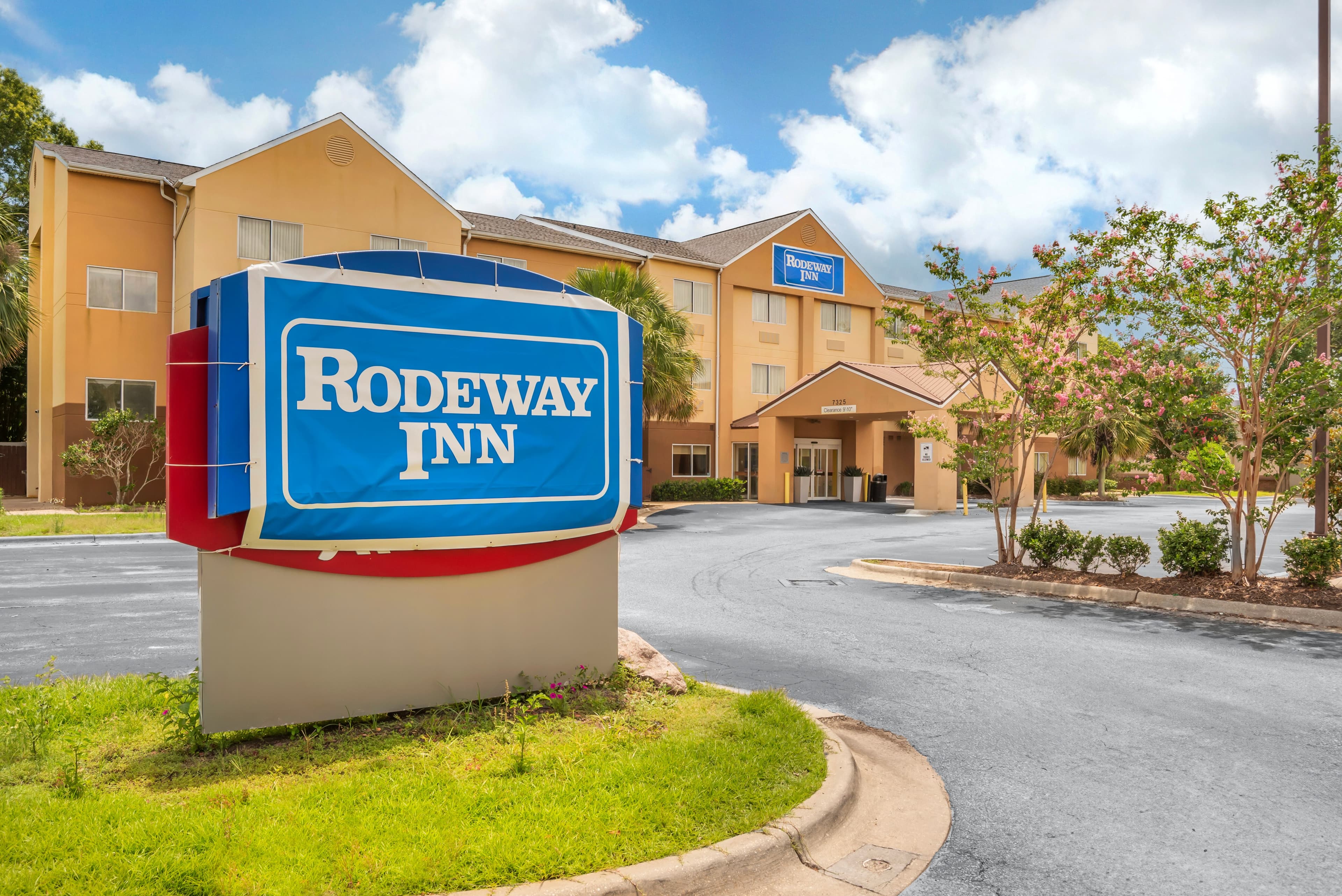 Rodeway Inn - Image 1