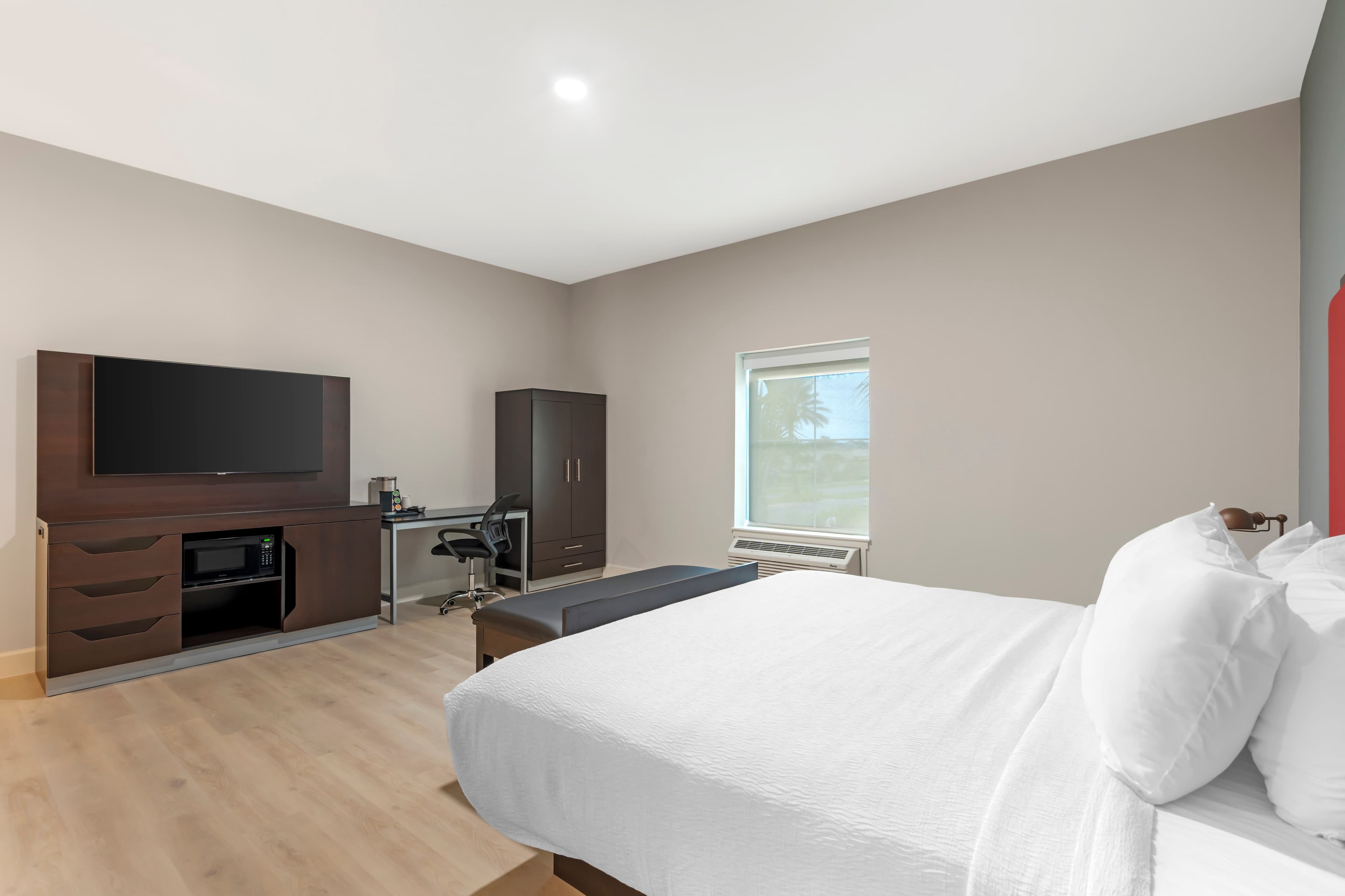 The J Hotel Dunedin near Honeymoon Island State Park, an Ascend Collection Hotel - Image 4