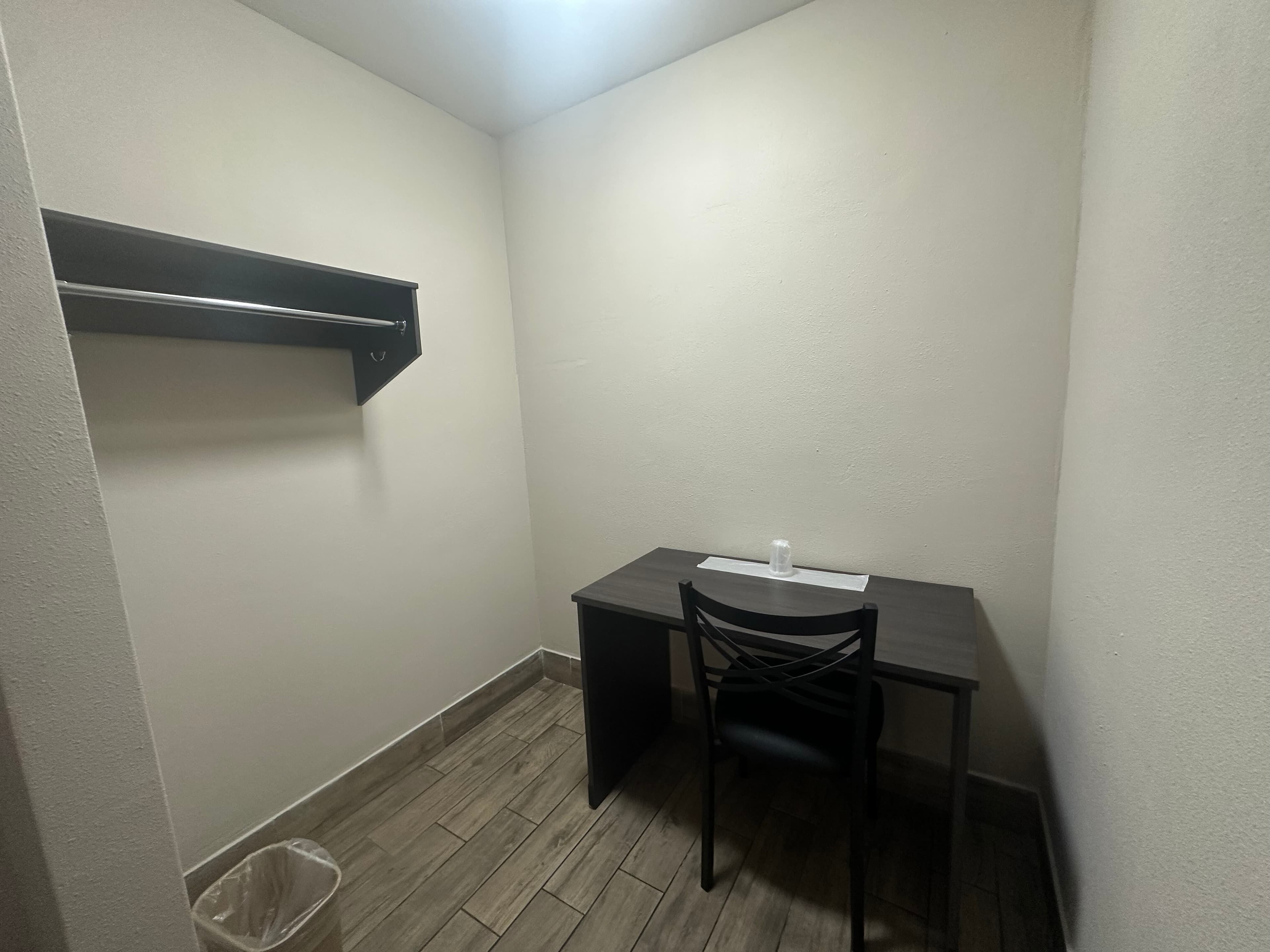 Econo Lodge St. Petersburg Central — 7