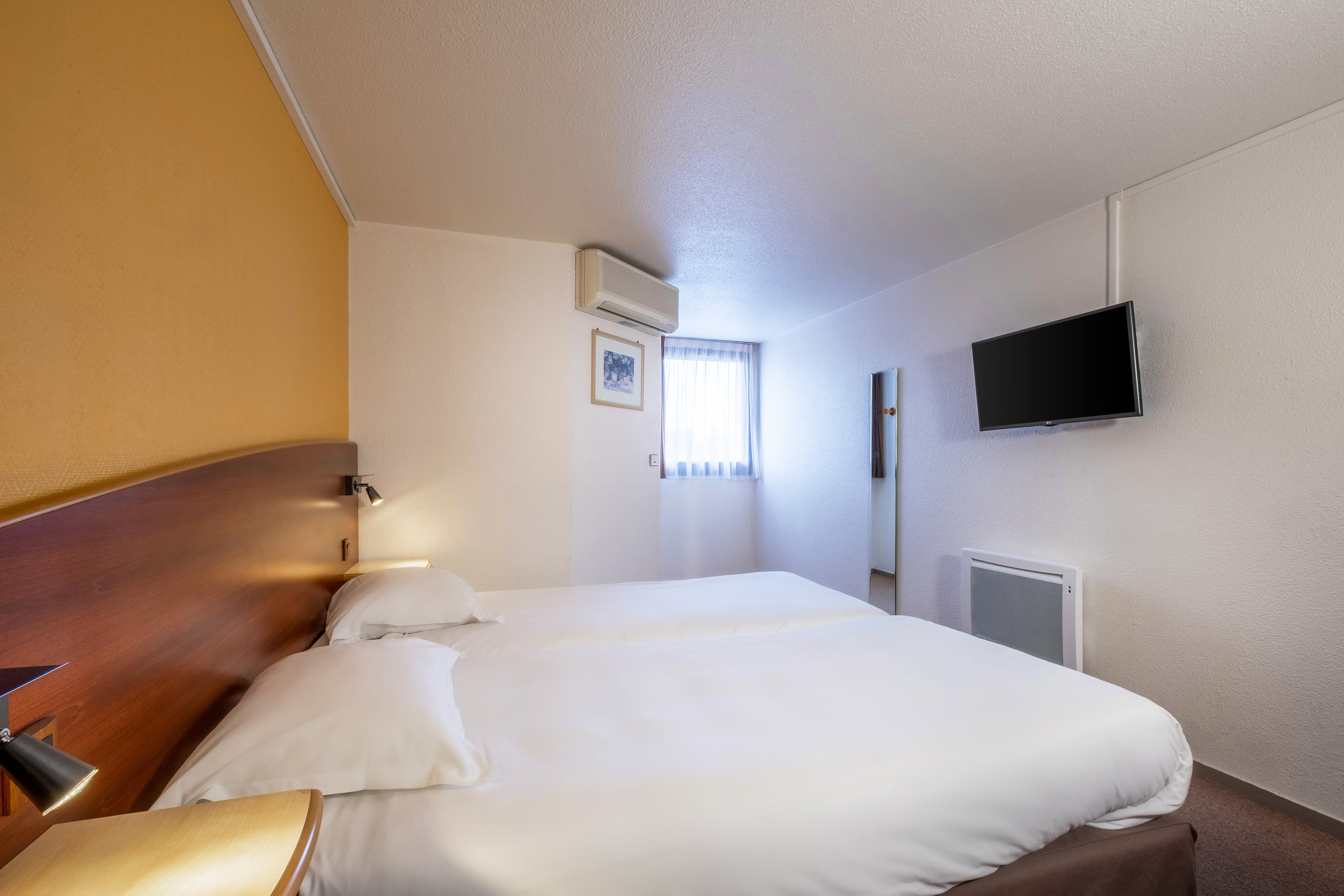 Comfort Hotel Etampes — 16