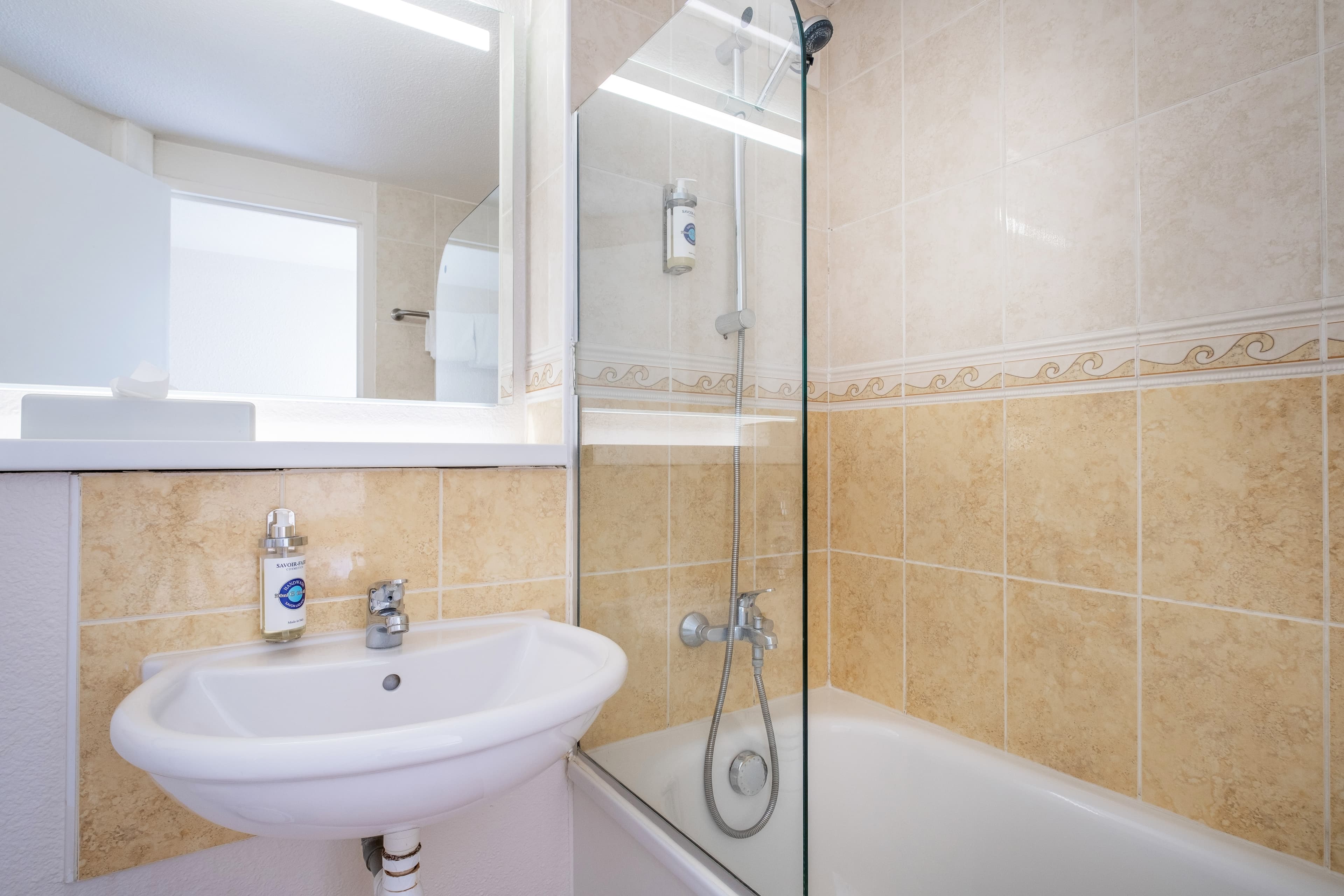 Comfort Hotel Etampes — 22