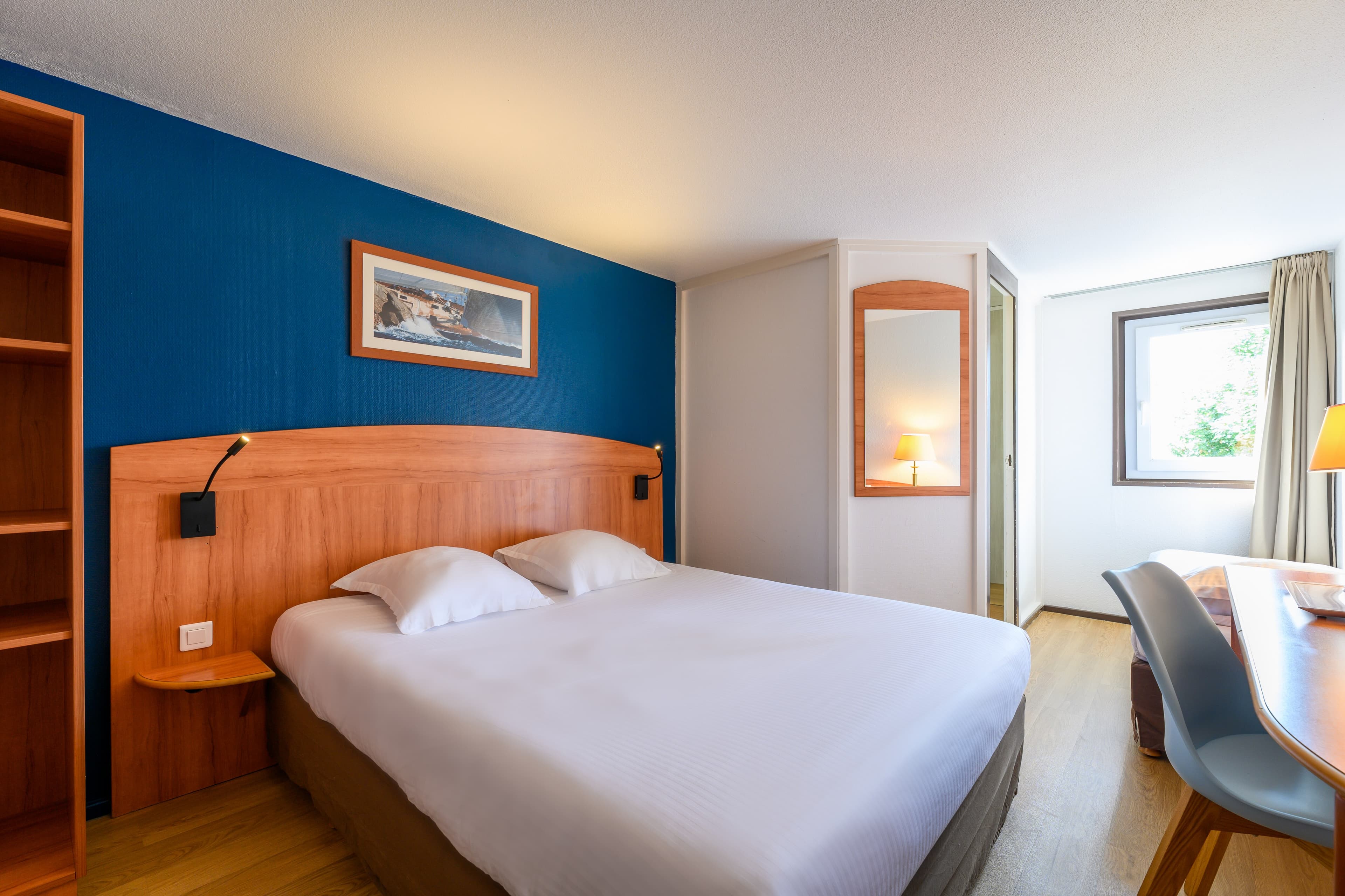 Comfort Hotel Evreux - Image 1