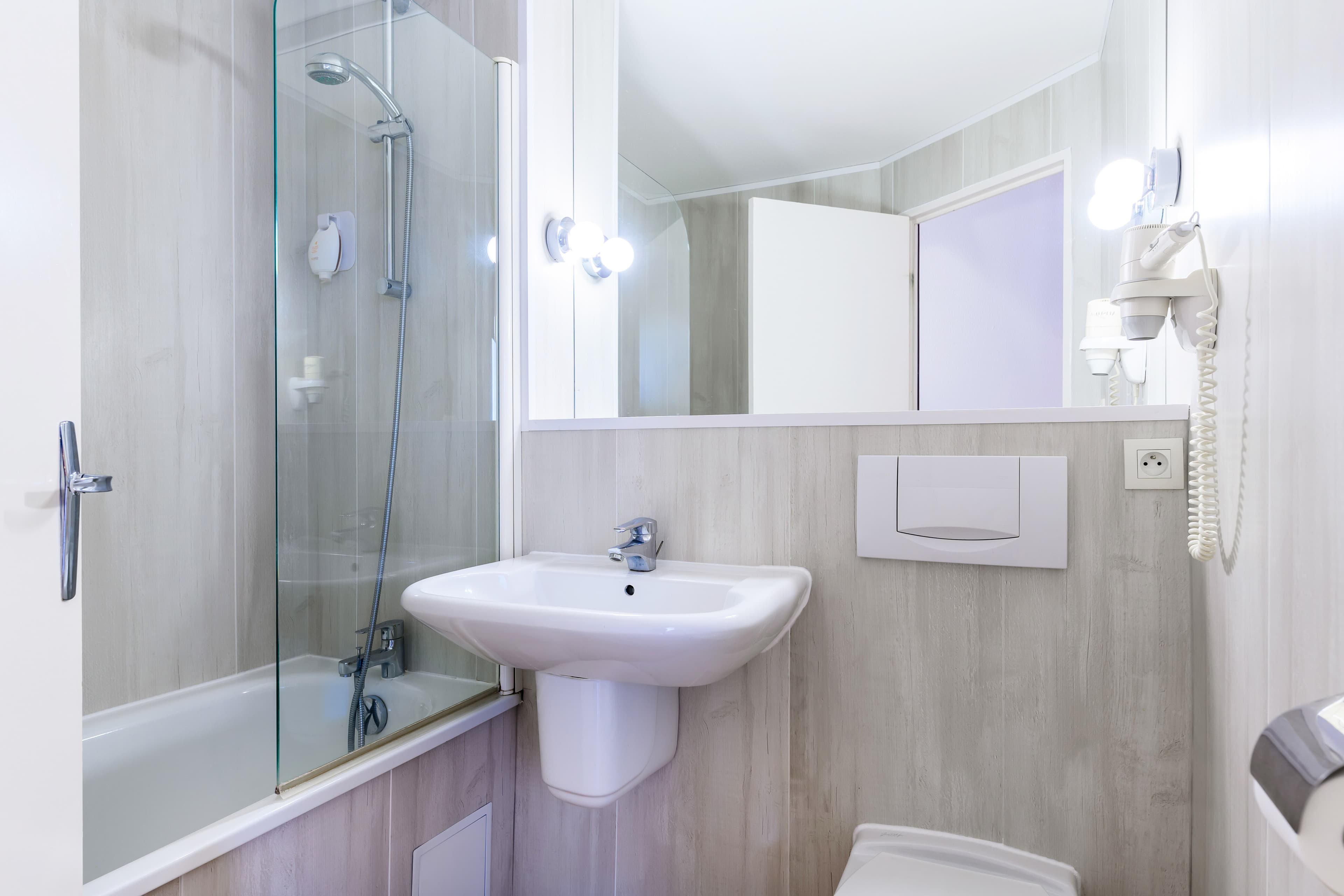 Comfort Hotel Evreux — 12