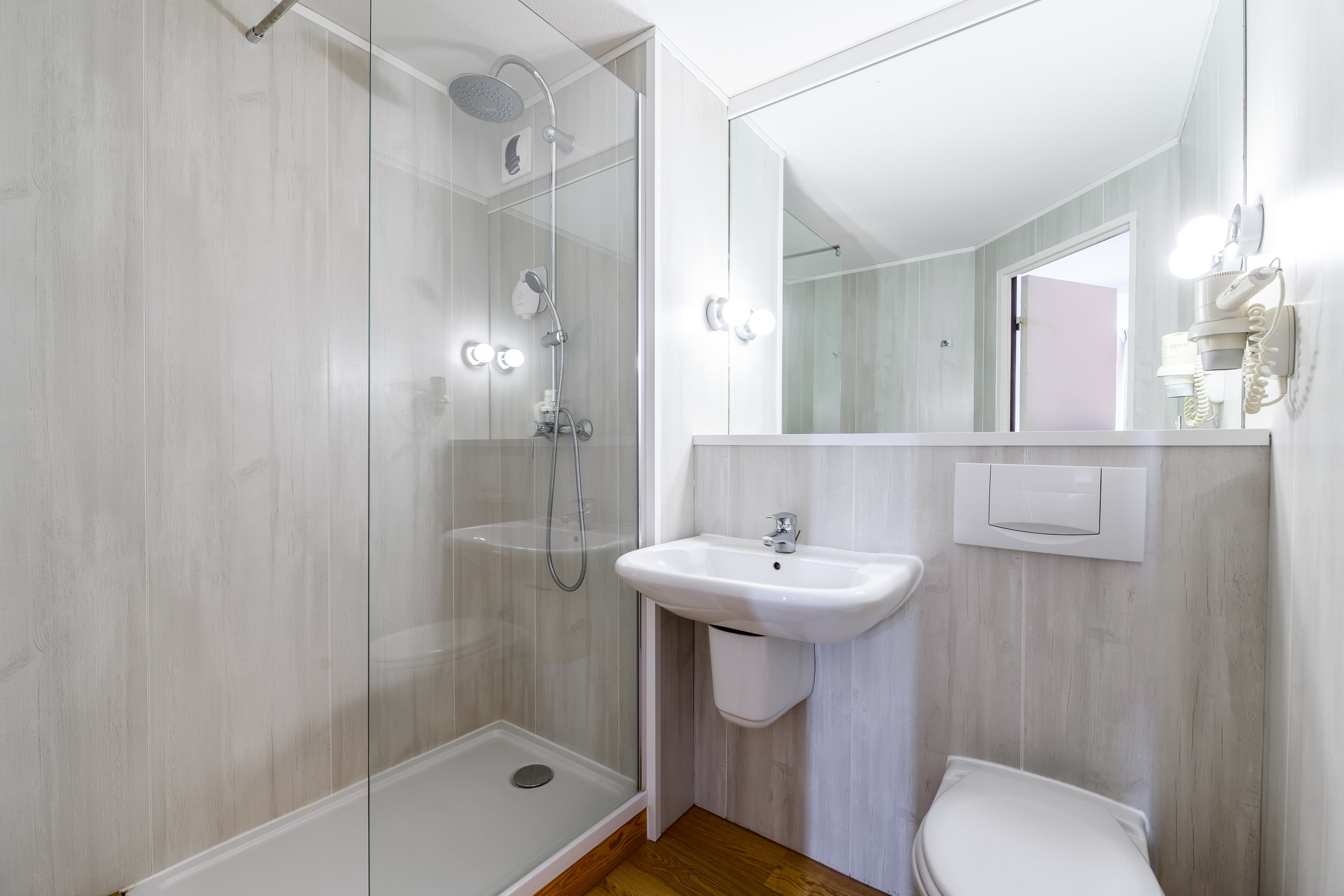 Comfort Hotel Evreux - Image 4