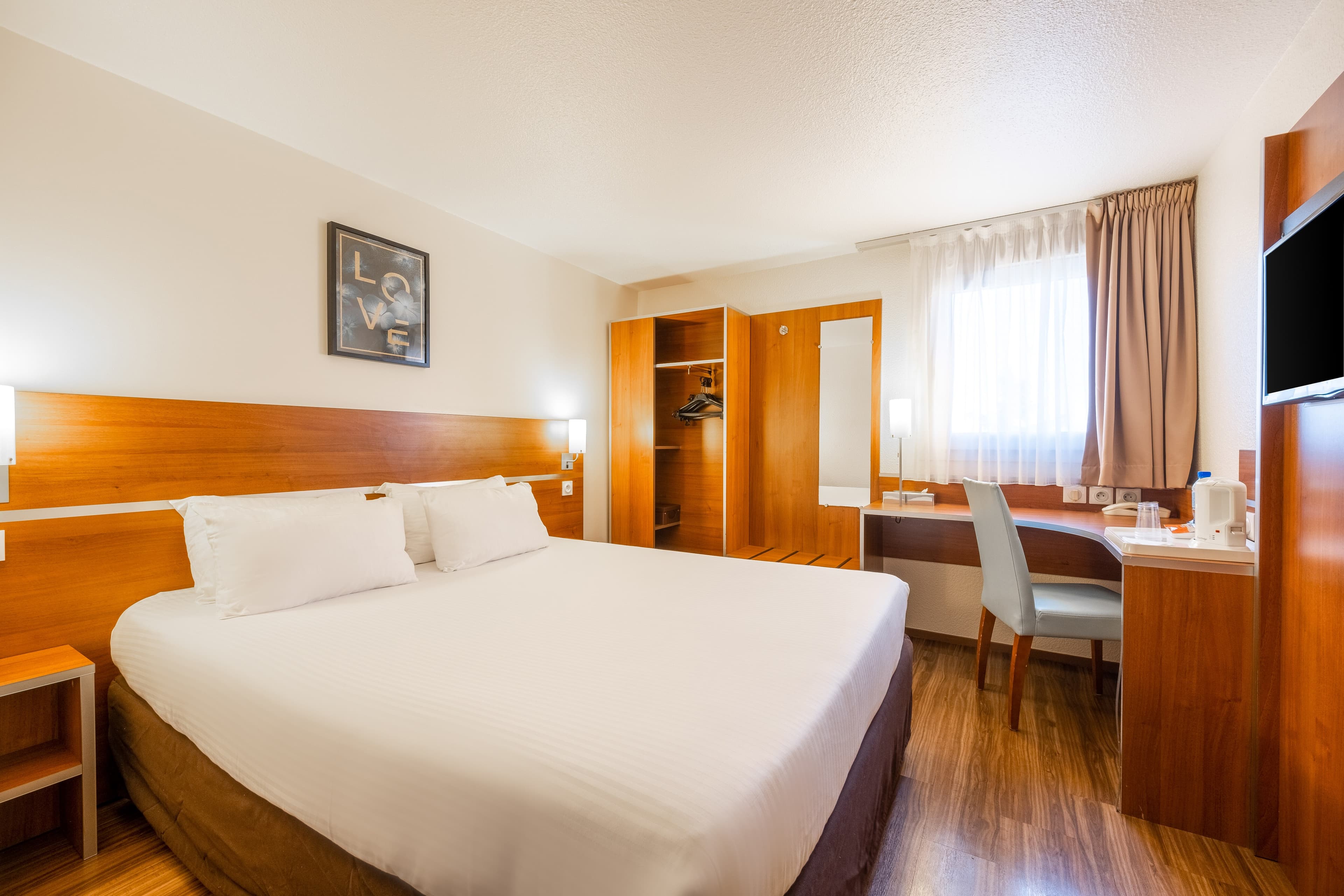 Comfort Hotel Aeroport Lyon St Exupery - Image 1