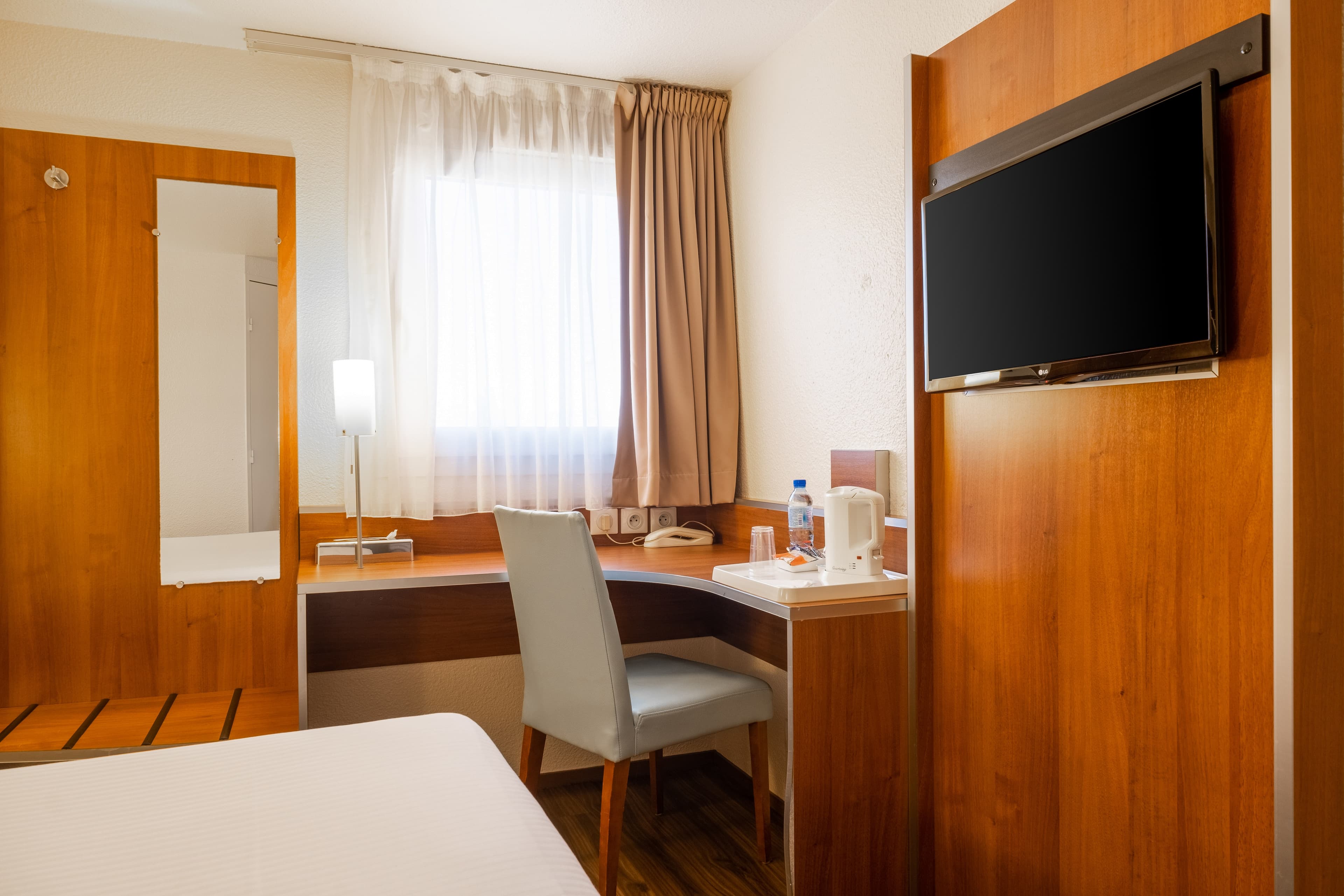 Comfort Hotel Aeroport Lyon St Exupery - Image 3