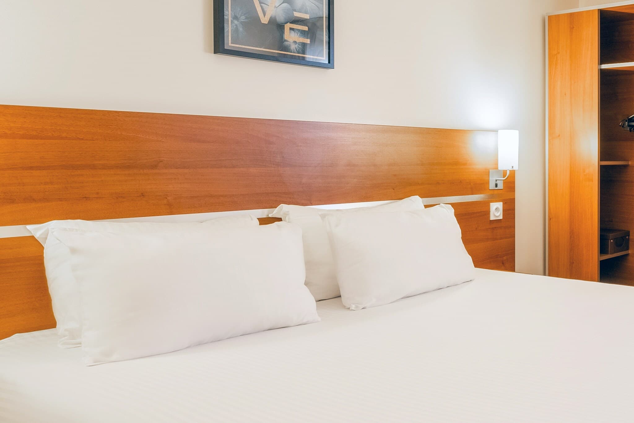 Comfort Hotel Aeroport Lyon St Exupery - Image 4