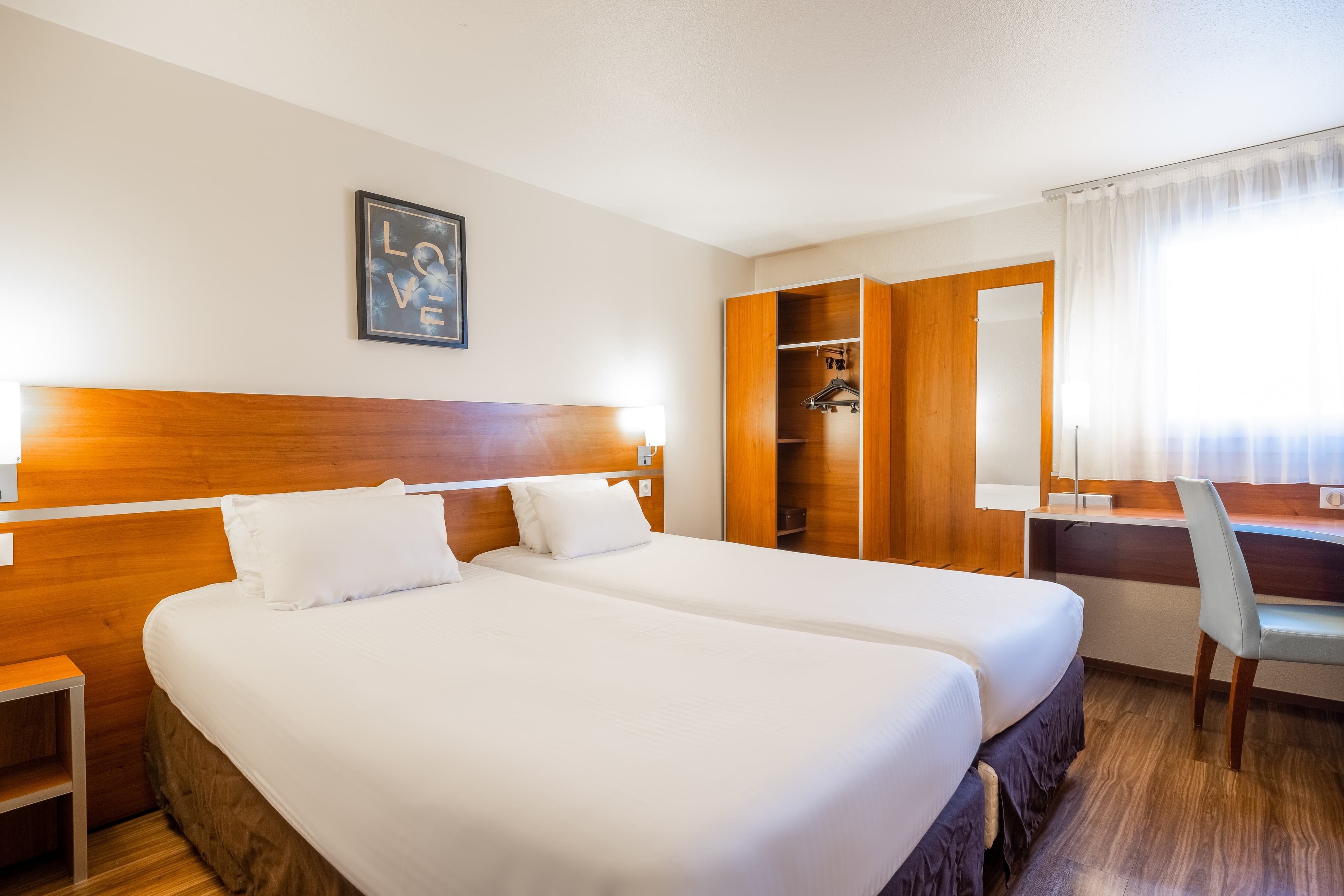 Comfort Hotel Aeroport Lyon St Exupery — 6