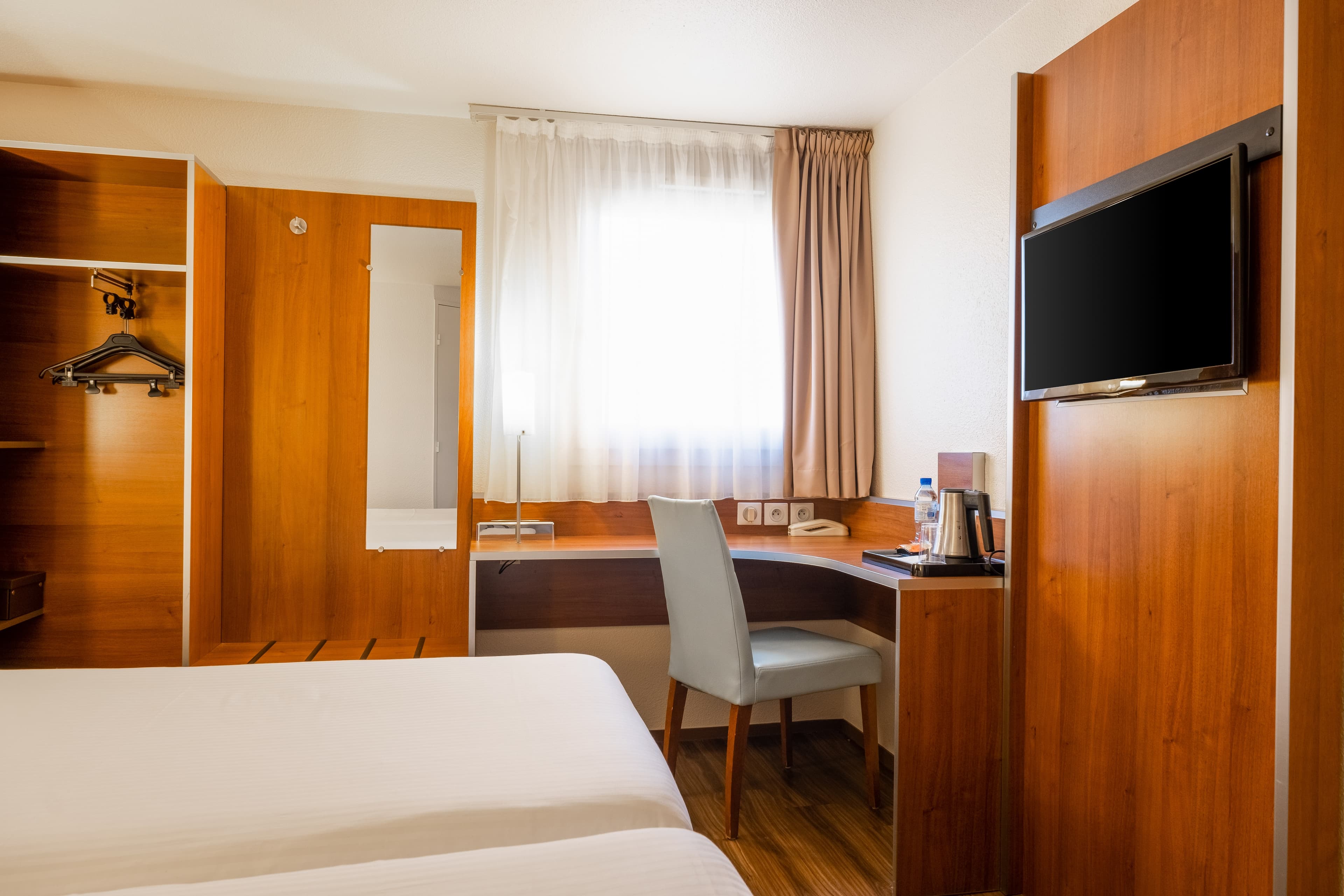 Comfort Hotel Aeroport Lyon St Exupery — 7