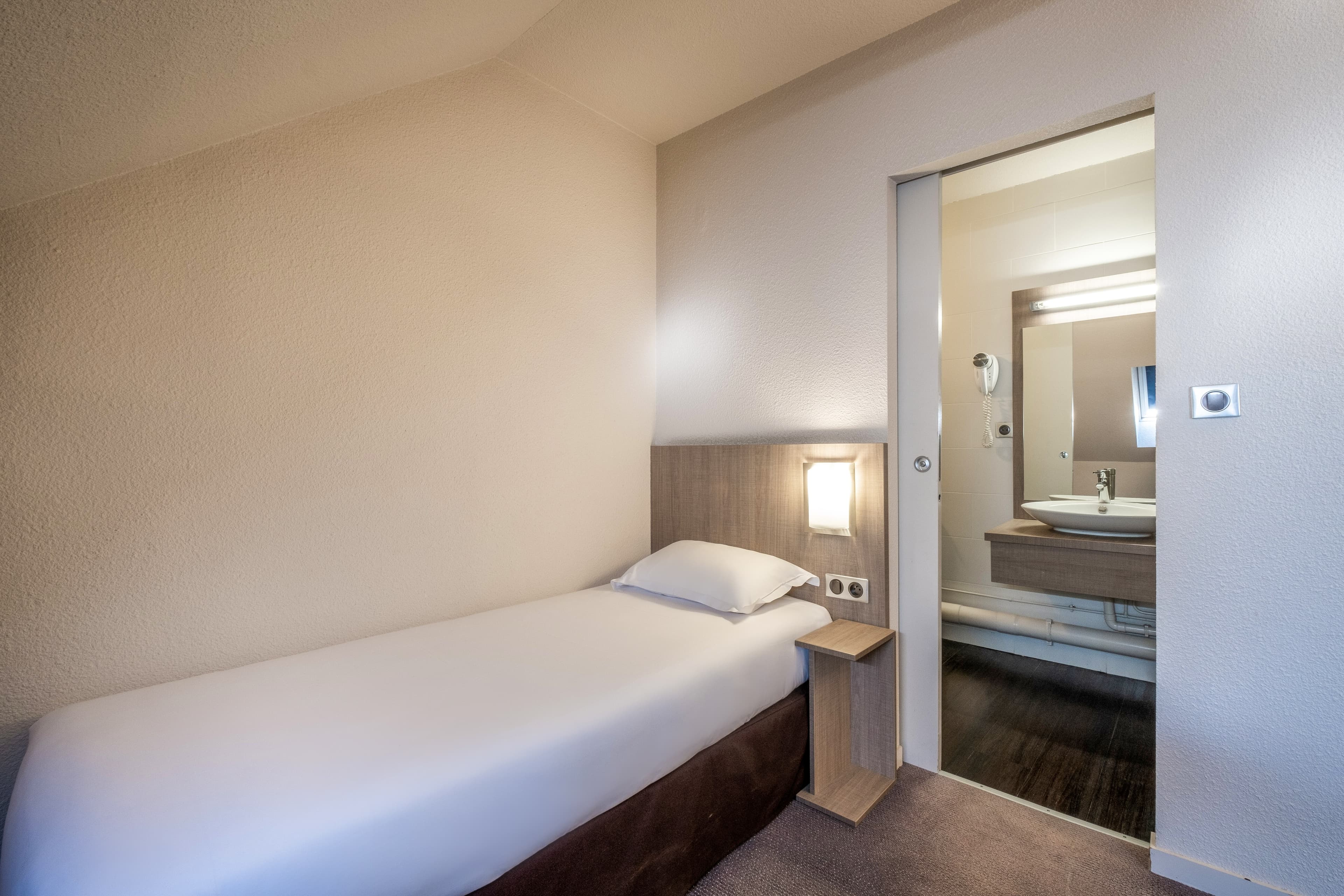 Comfort Hotel Linas - Montlhery — 8