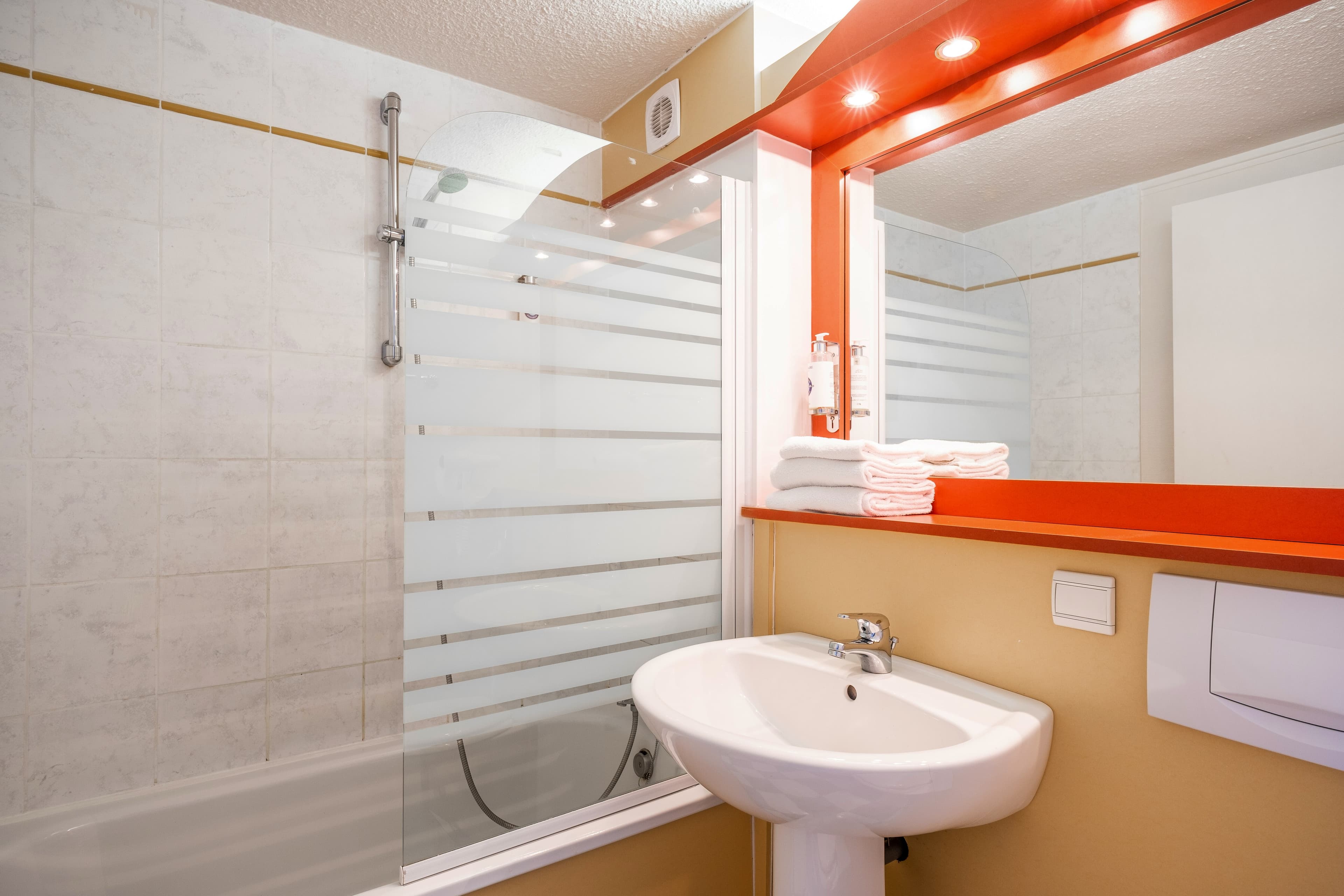 Comfort Hotel Montlucon — 14