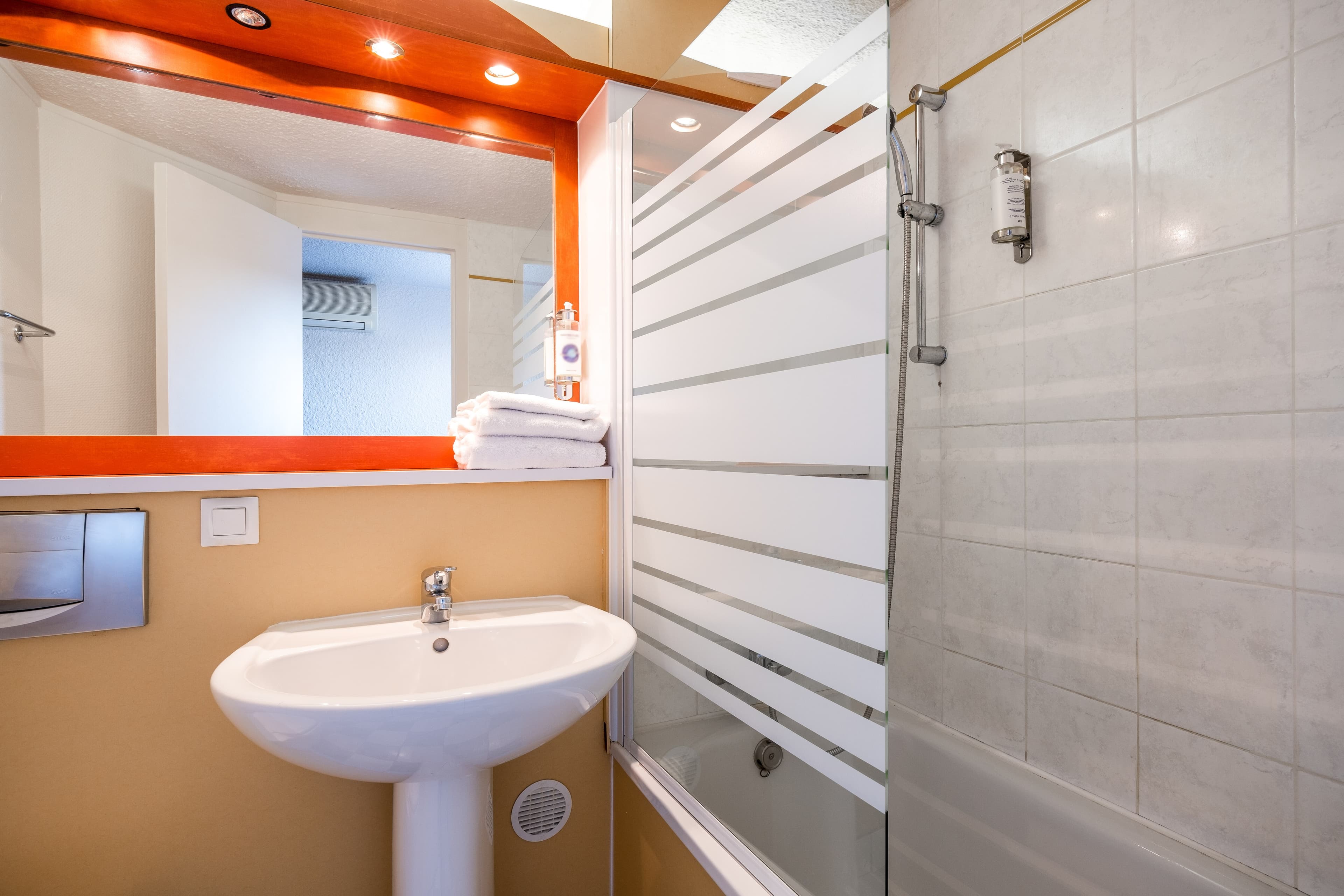 Comfort Hotel Montlucon — 6