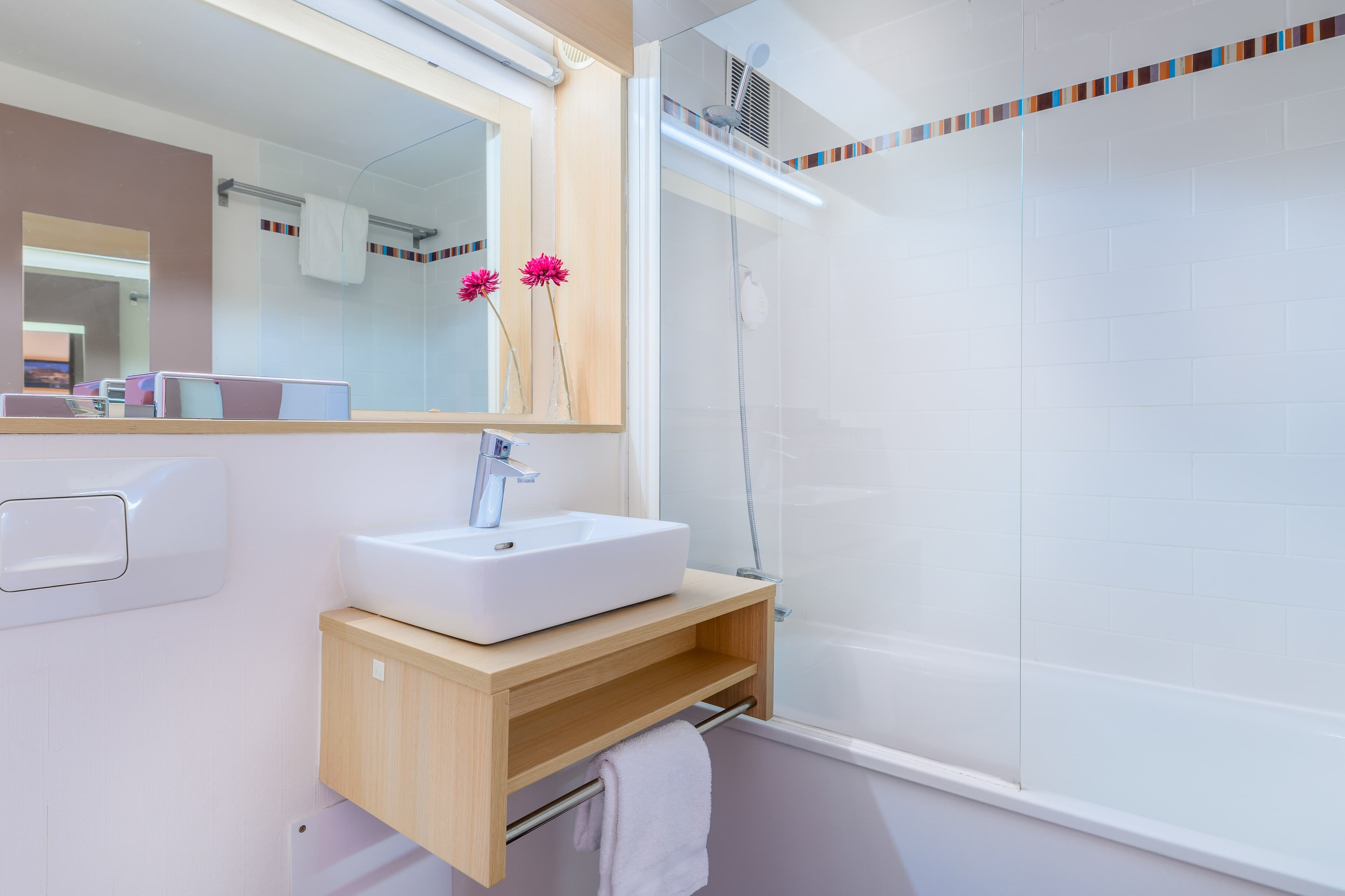 Comfort Hotel Pithiviers - Image 4