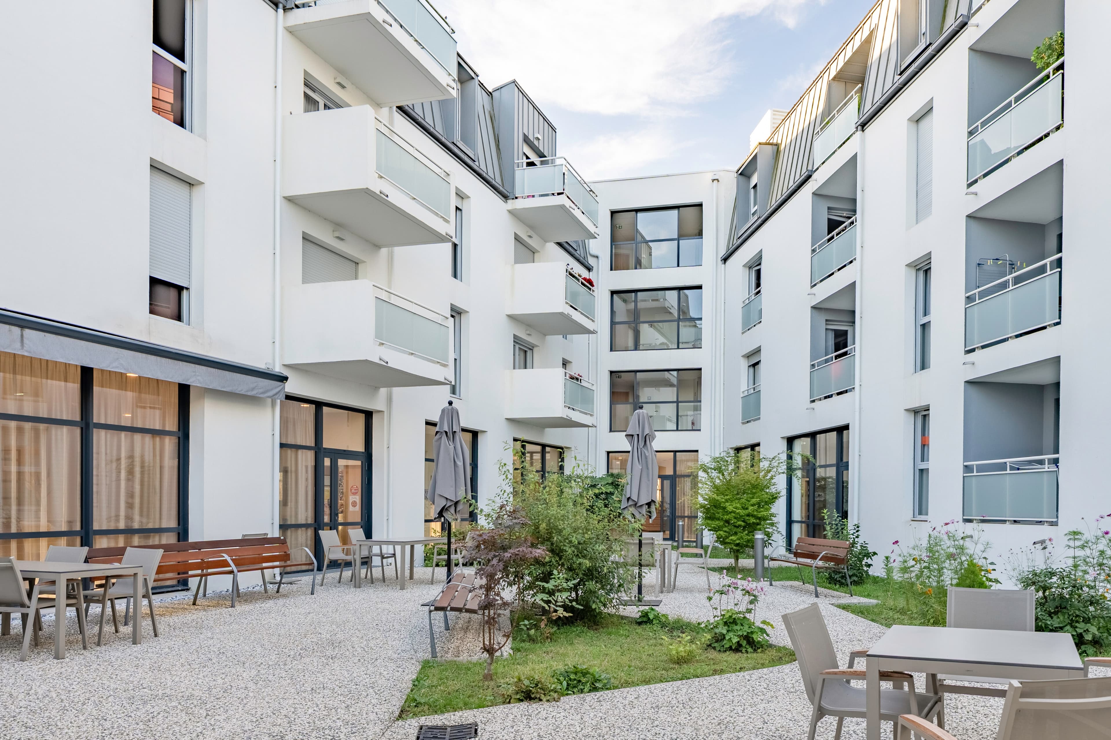 Quality Aparthotel Rochefort - Image 1