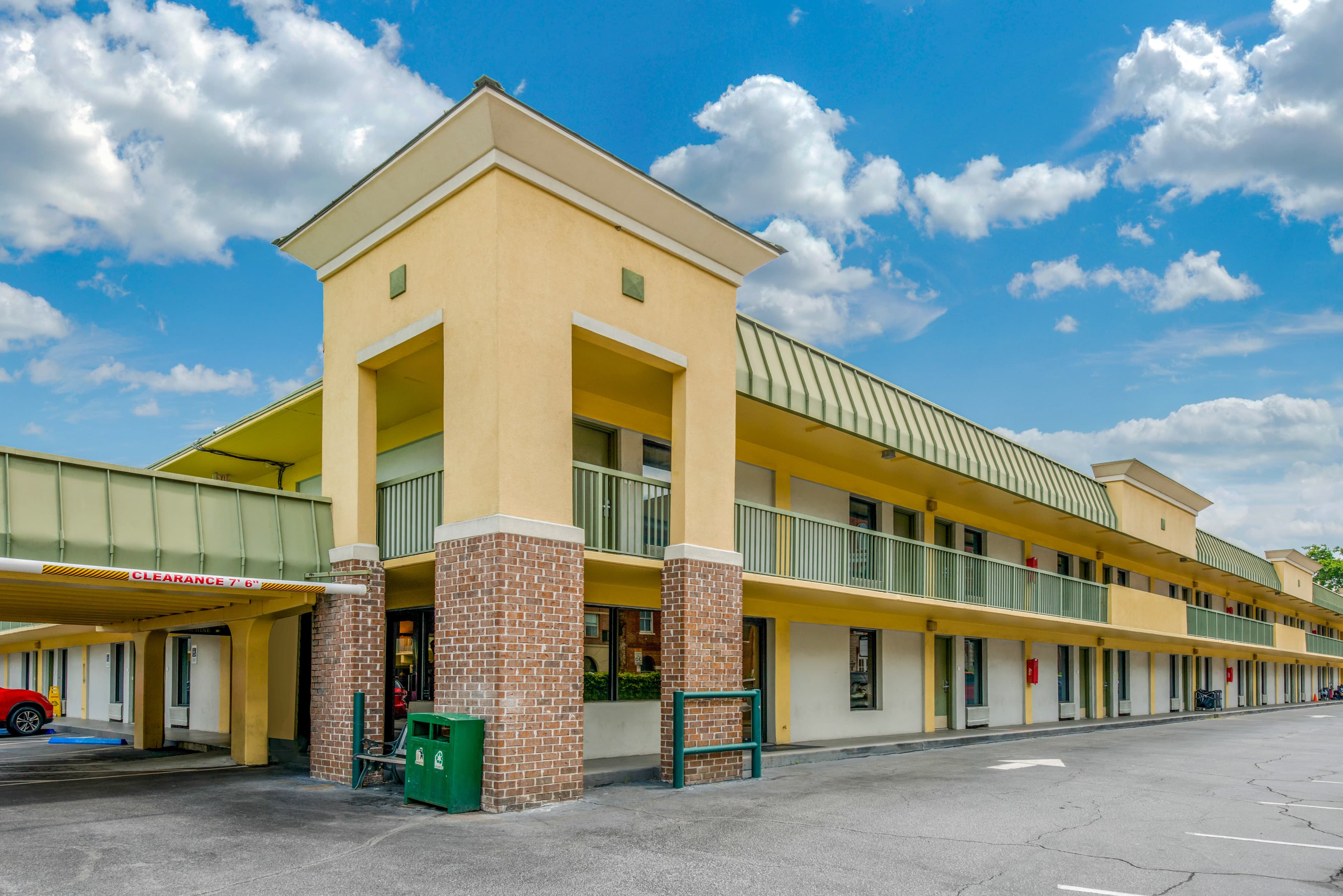 Quality Inn Savannah Historic District - Image 1