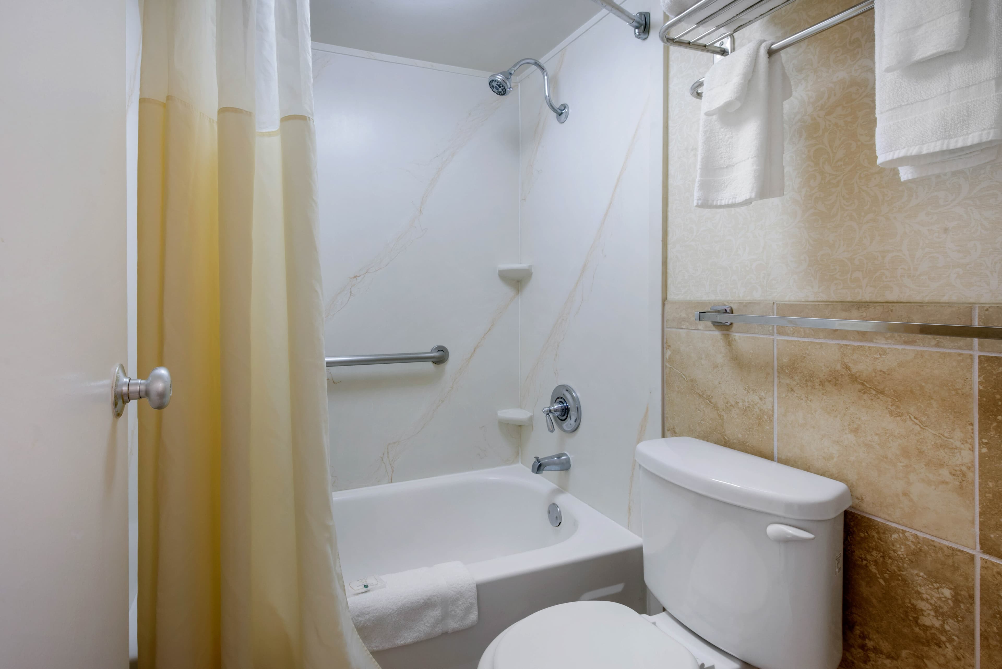 Quality Inn Savannah Historic District — 10