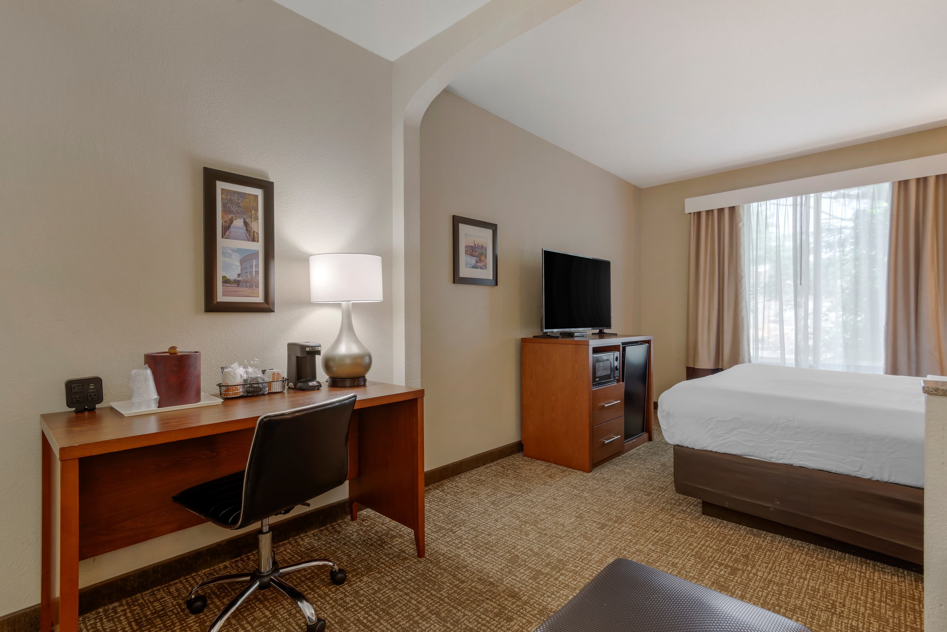 Comfort Suites Columbus State University Area — 7