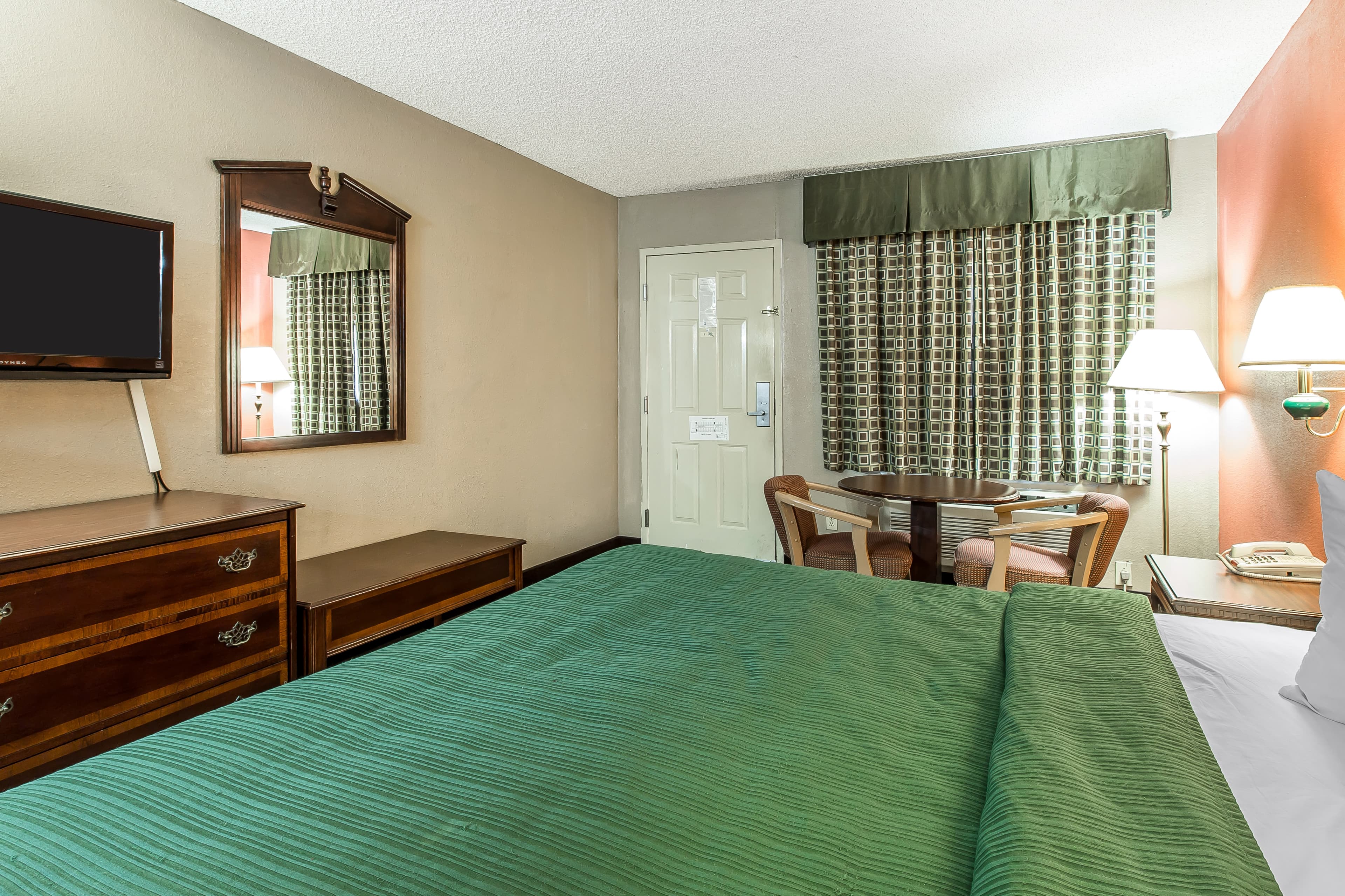 Quality Inn & Suites Macon North - Image 3