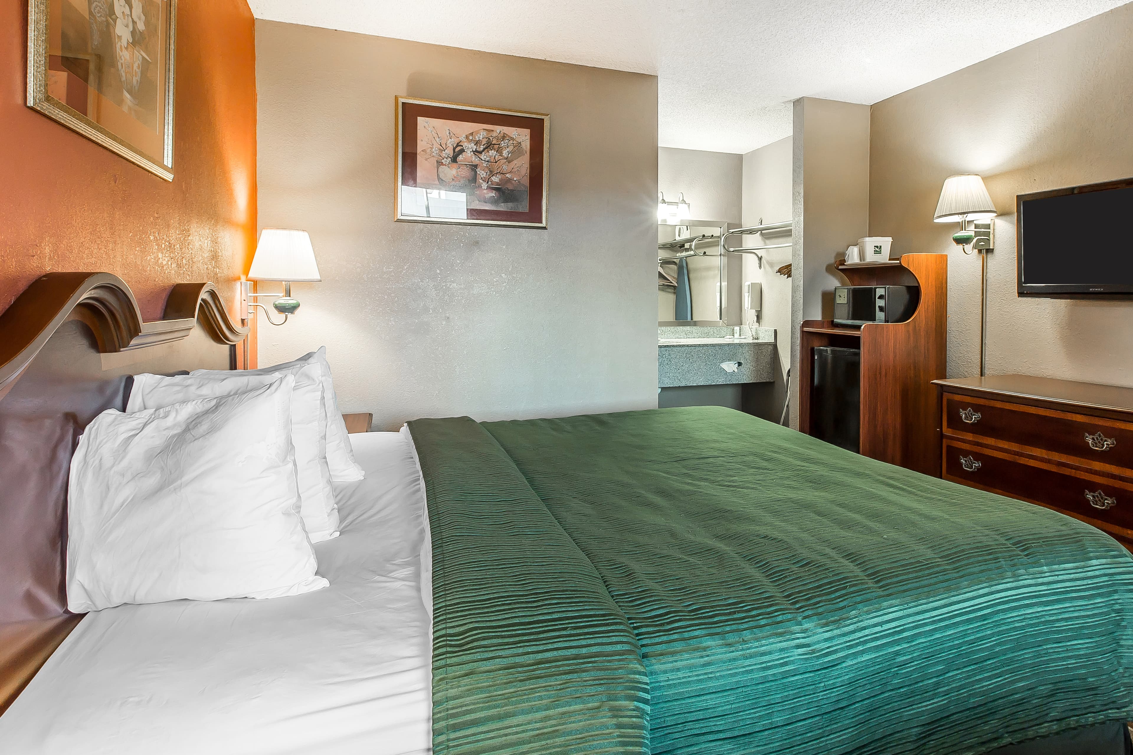 Quality Inn & Suites Macon North - Image 4