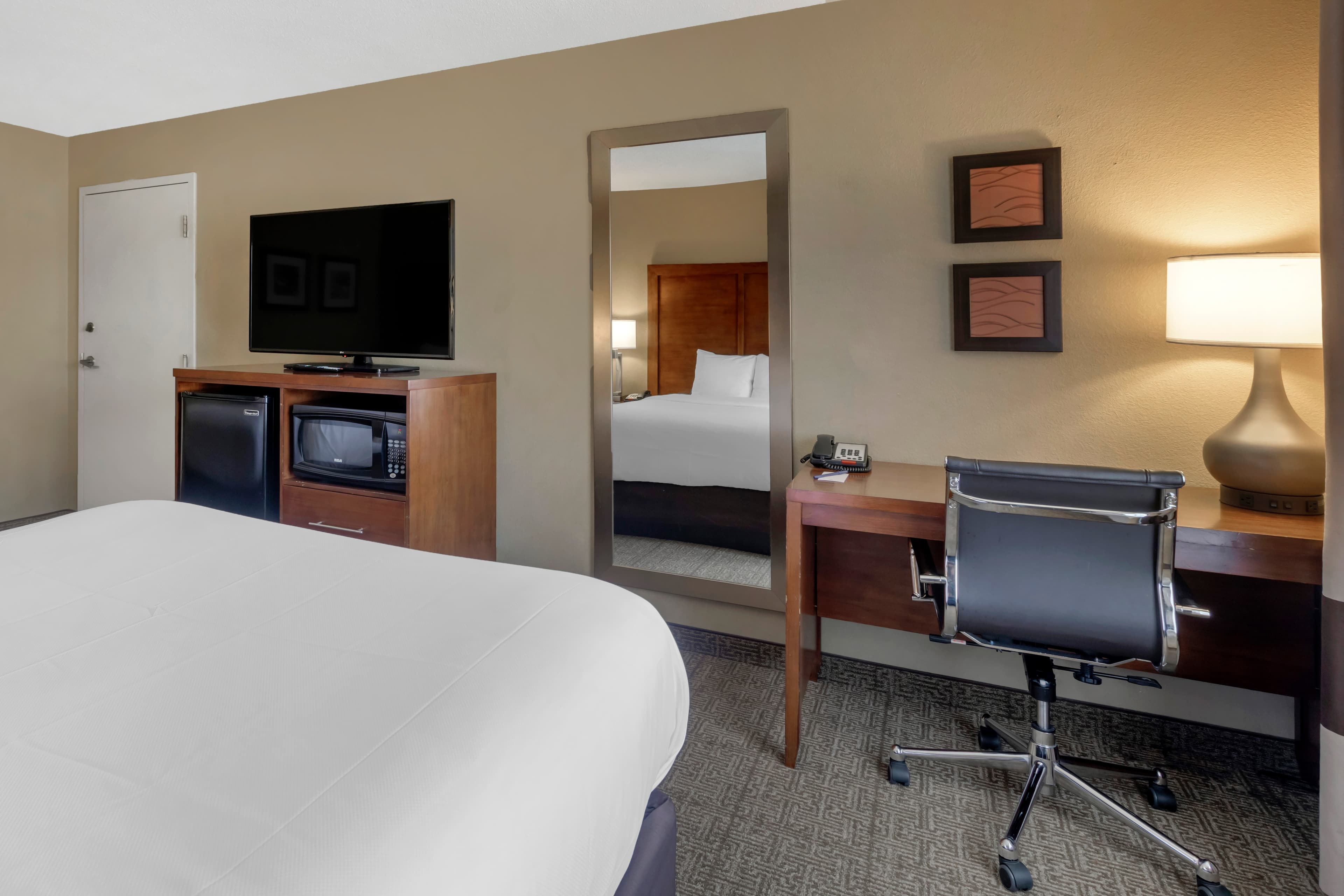 Comfort Inn & Suites Peachtree Corners - Norcross — 9