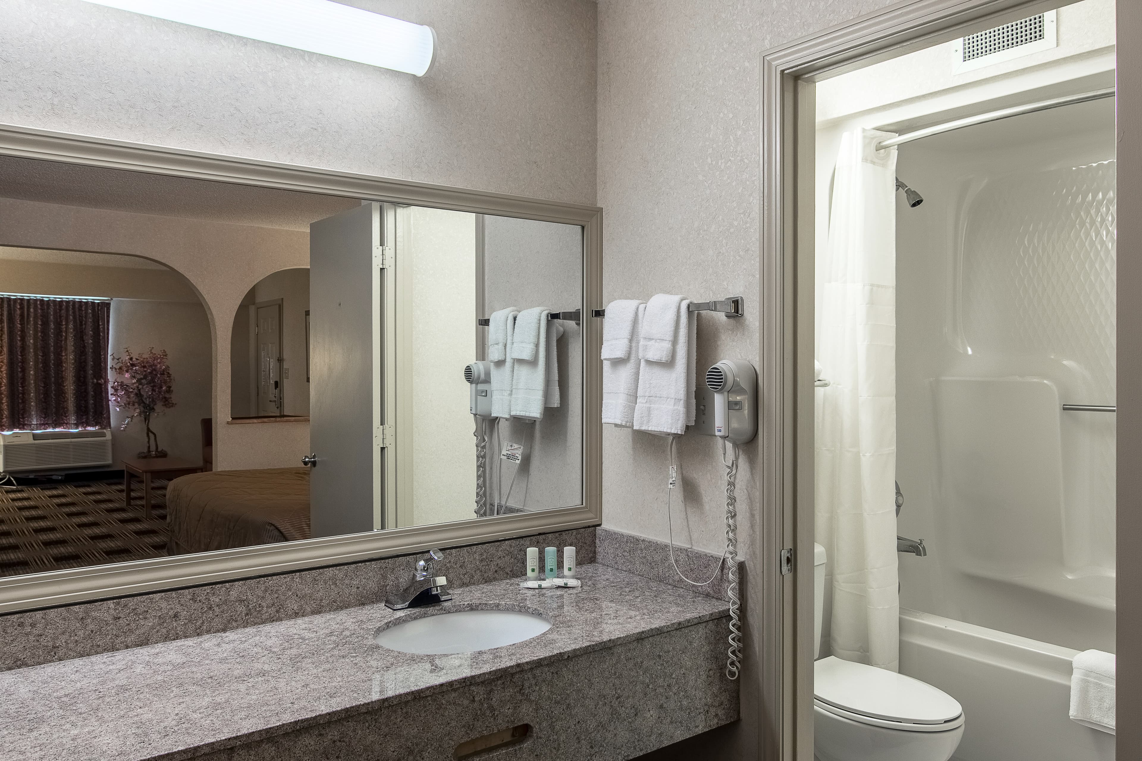 Quality Inn Oakwood - Gainesville - Image 5